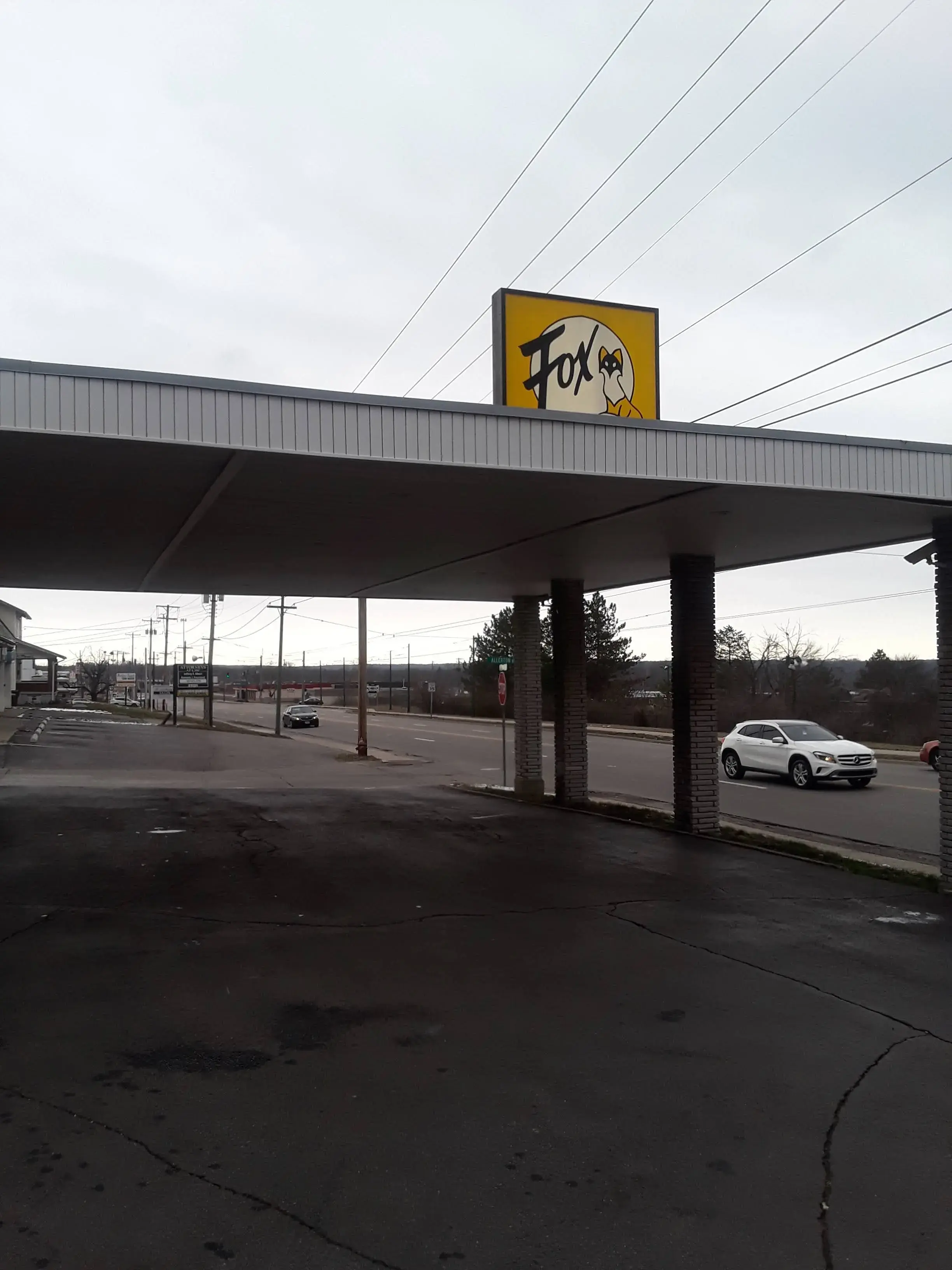 Fox Cleaners and Laundromat thumbnail 2