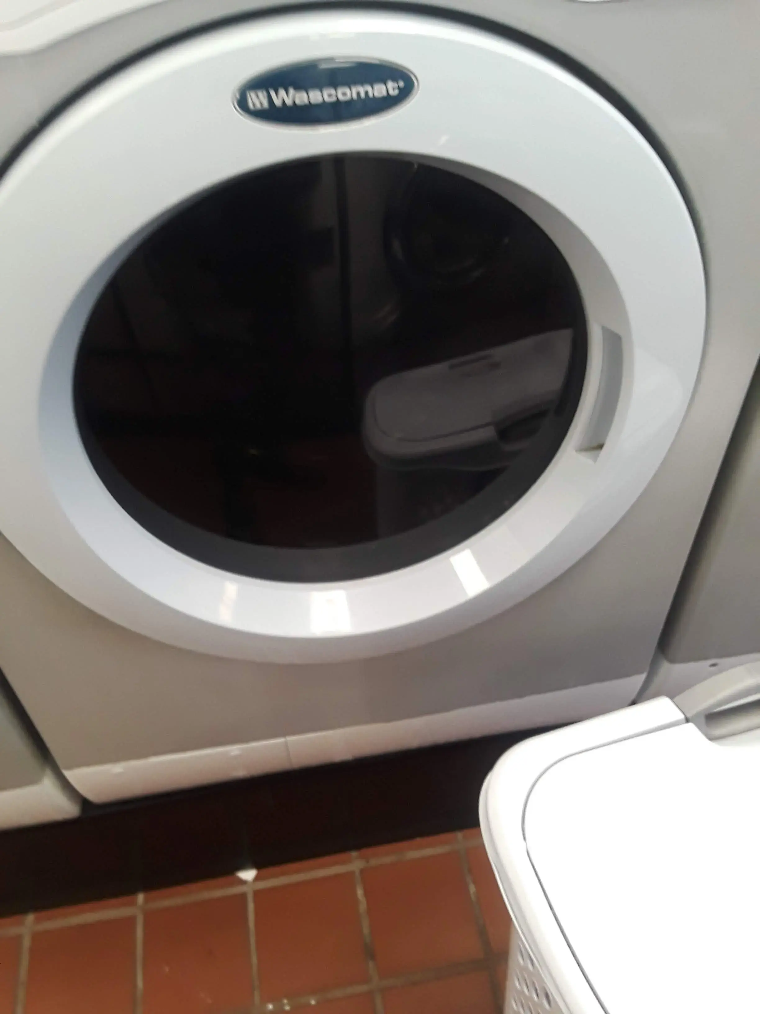 Fox Cleaners and Laundromat - Image 6