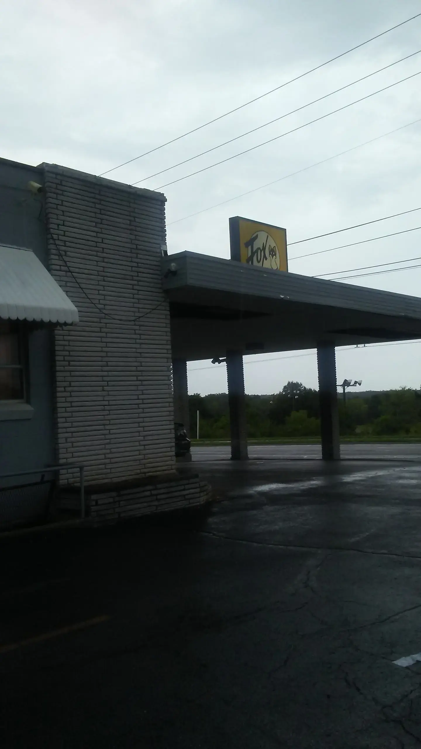 Fox Cleaners and Laundromat thumbnail 8