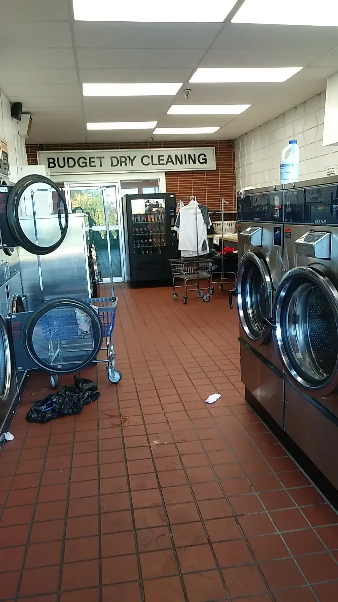 Fox Cleaners and Laundromat thumbnail 5