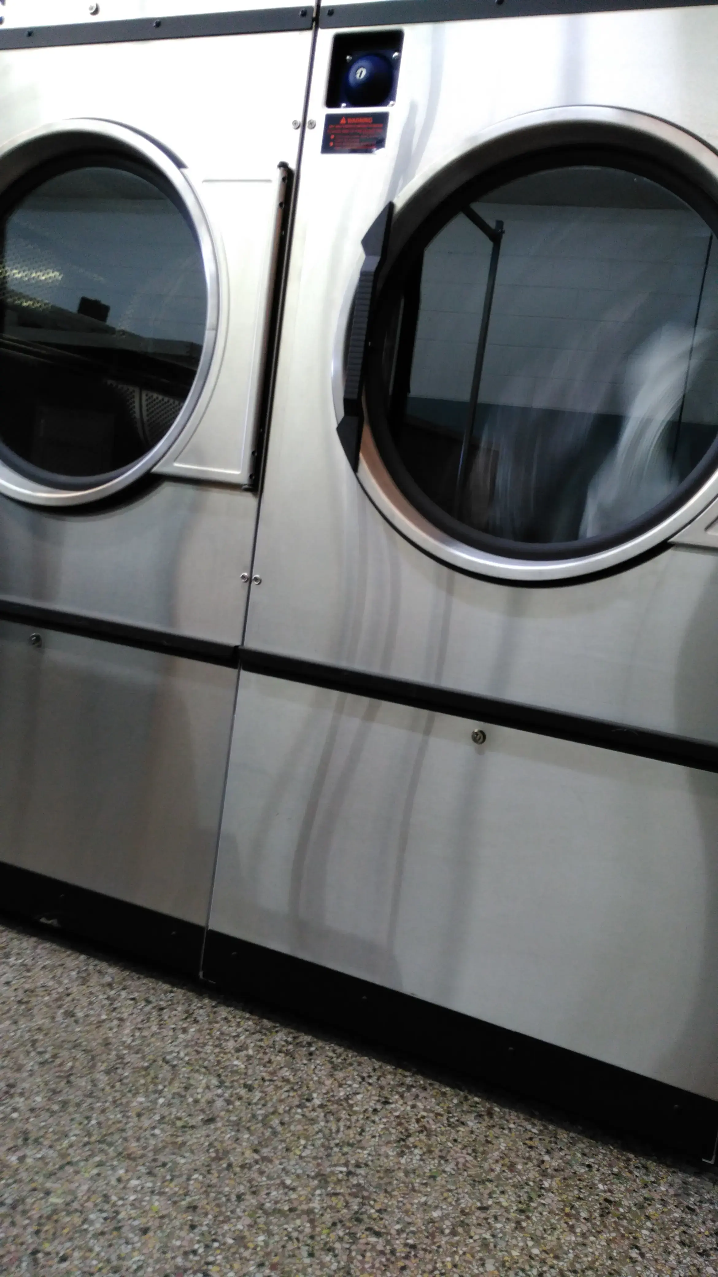 Fox Cleaners and Laundromat - Image 5