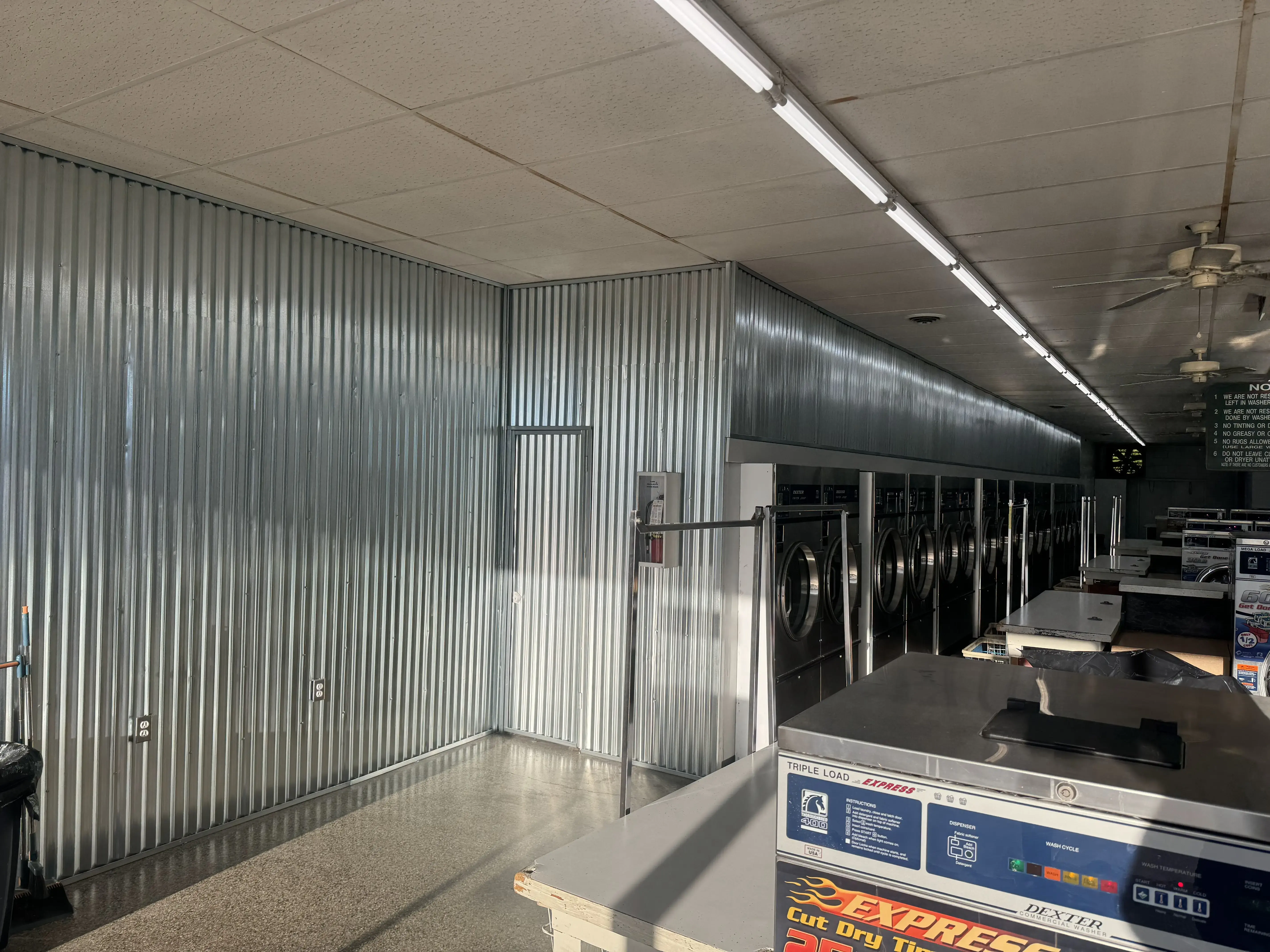 Fox Cleaners and Laundromat - Image 6