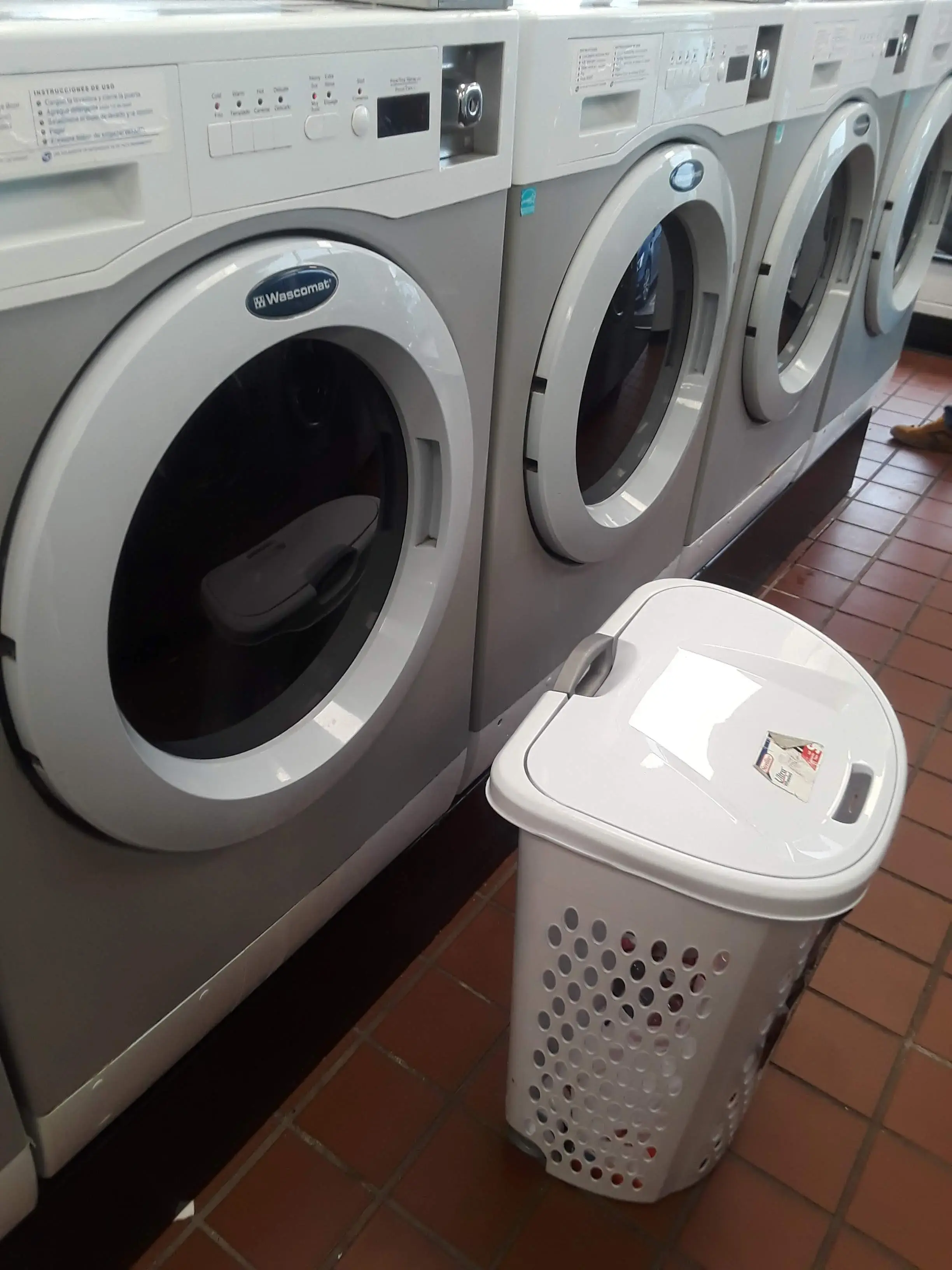 Fox Cleaners and Laundromat thumbnail 18