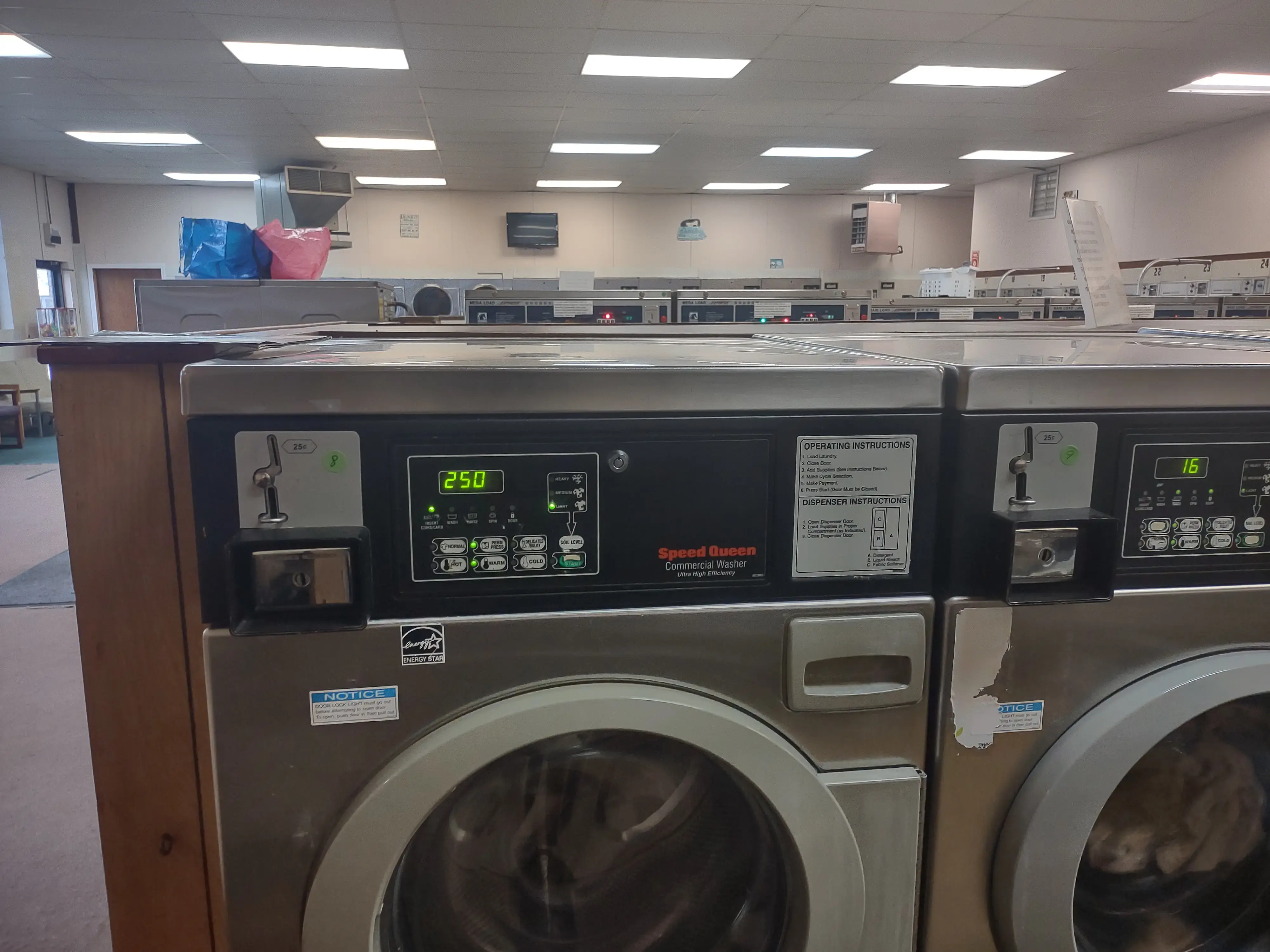 Fox Cleaners and Laundromat thumbnail 4