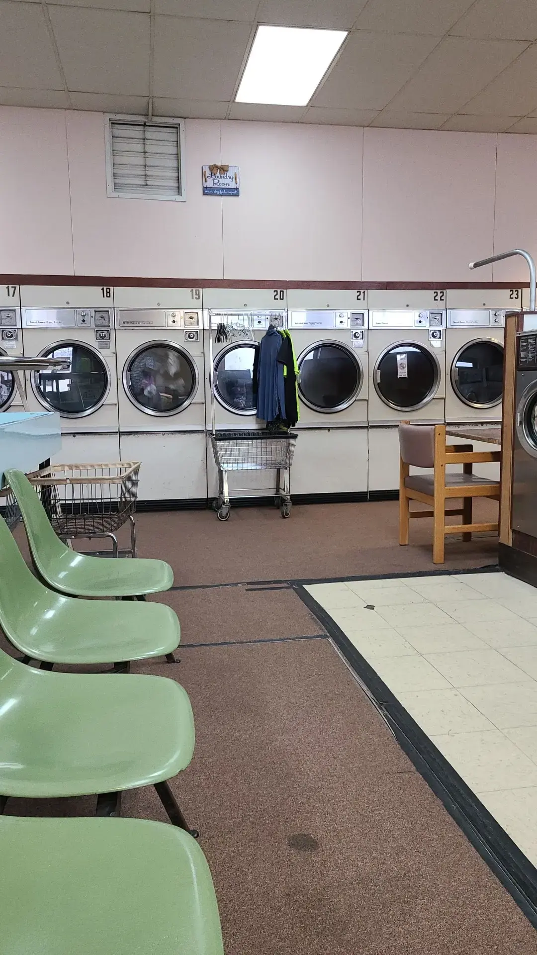 Fox Cleaners and Laundromat - Image 9