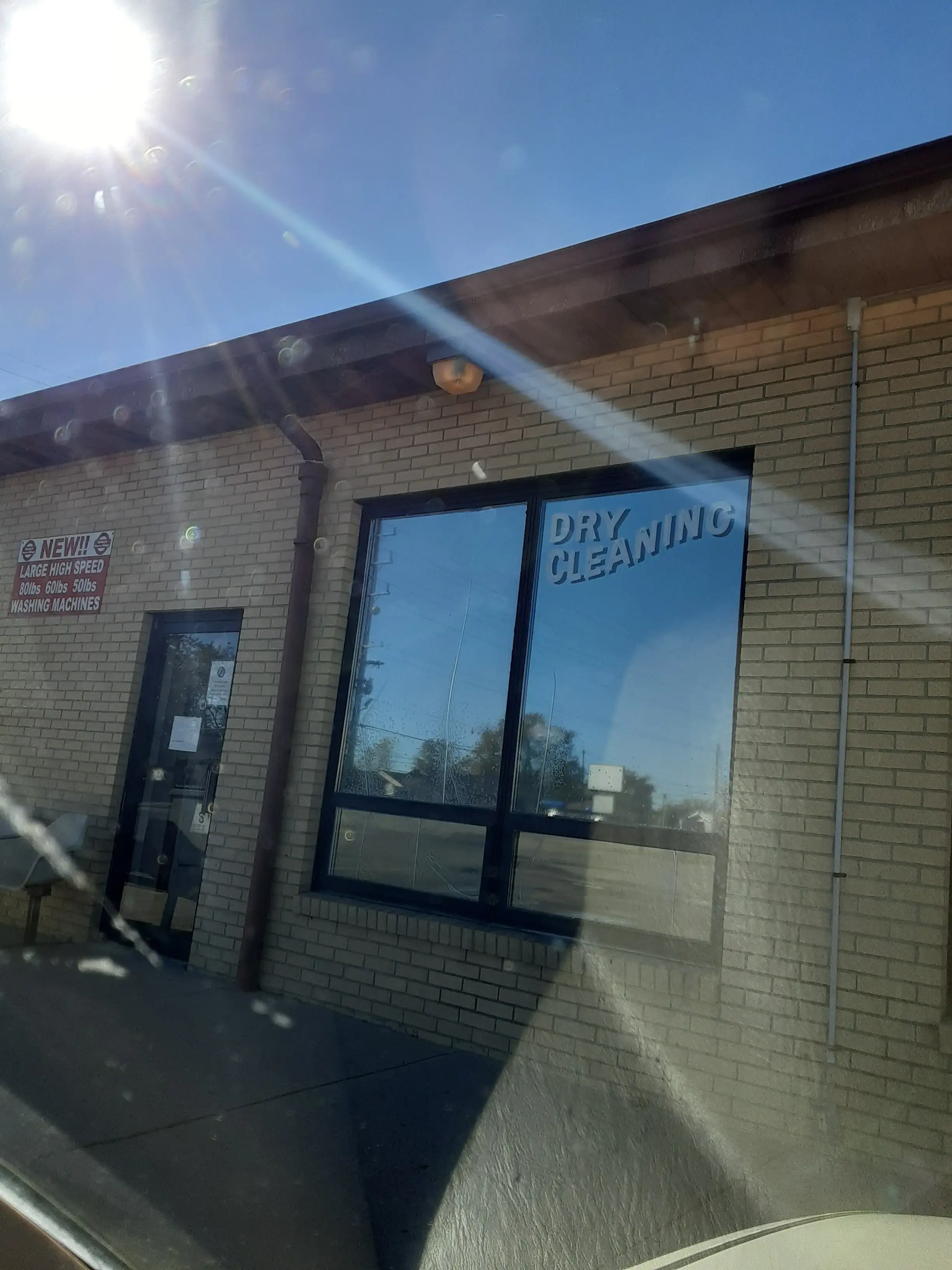 Fox Cleaners and Laundromat - Image 6