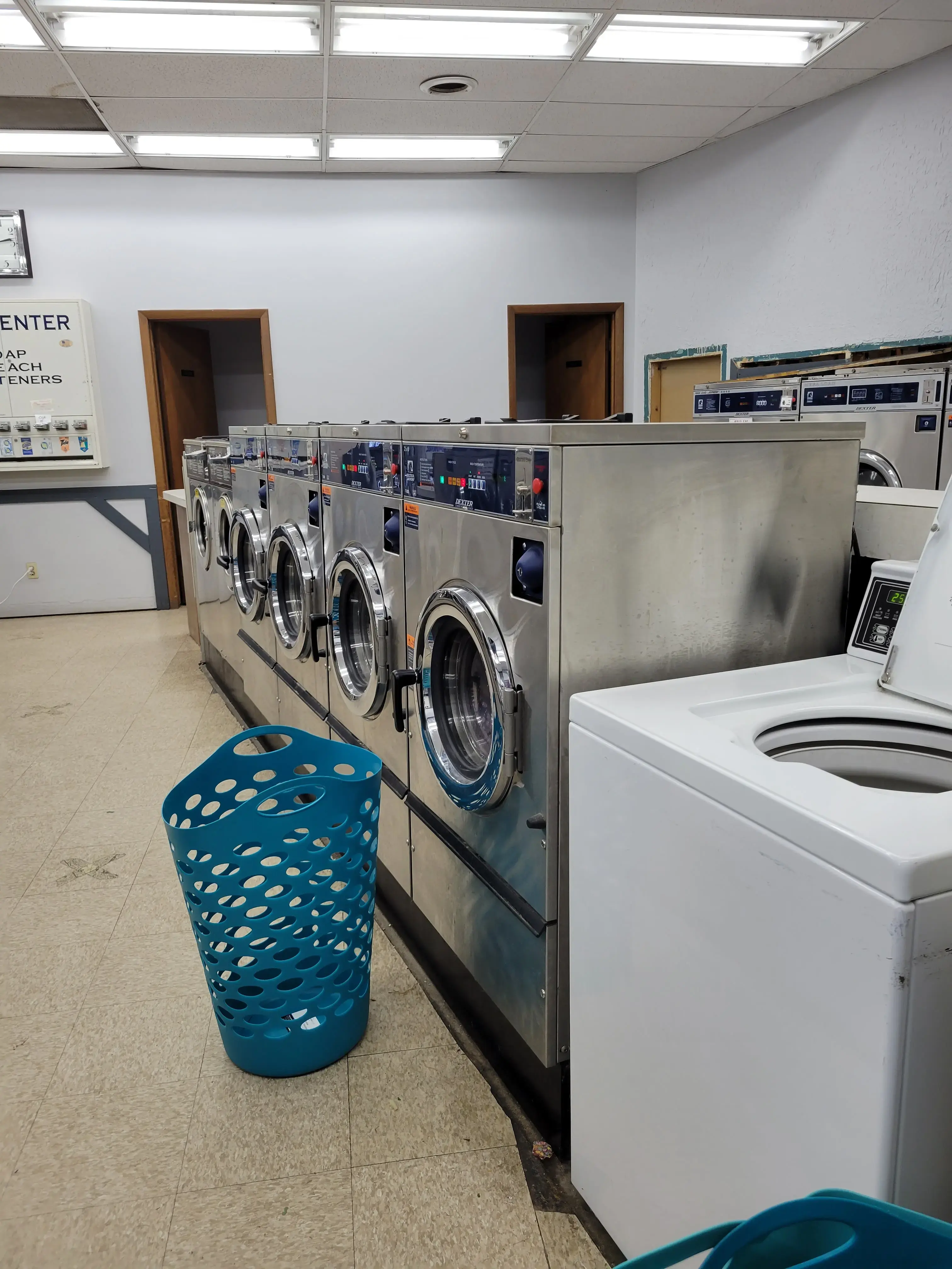Fox Laundromat and Cleaners thumbnail 3