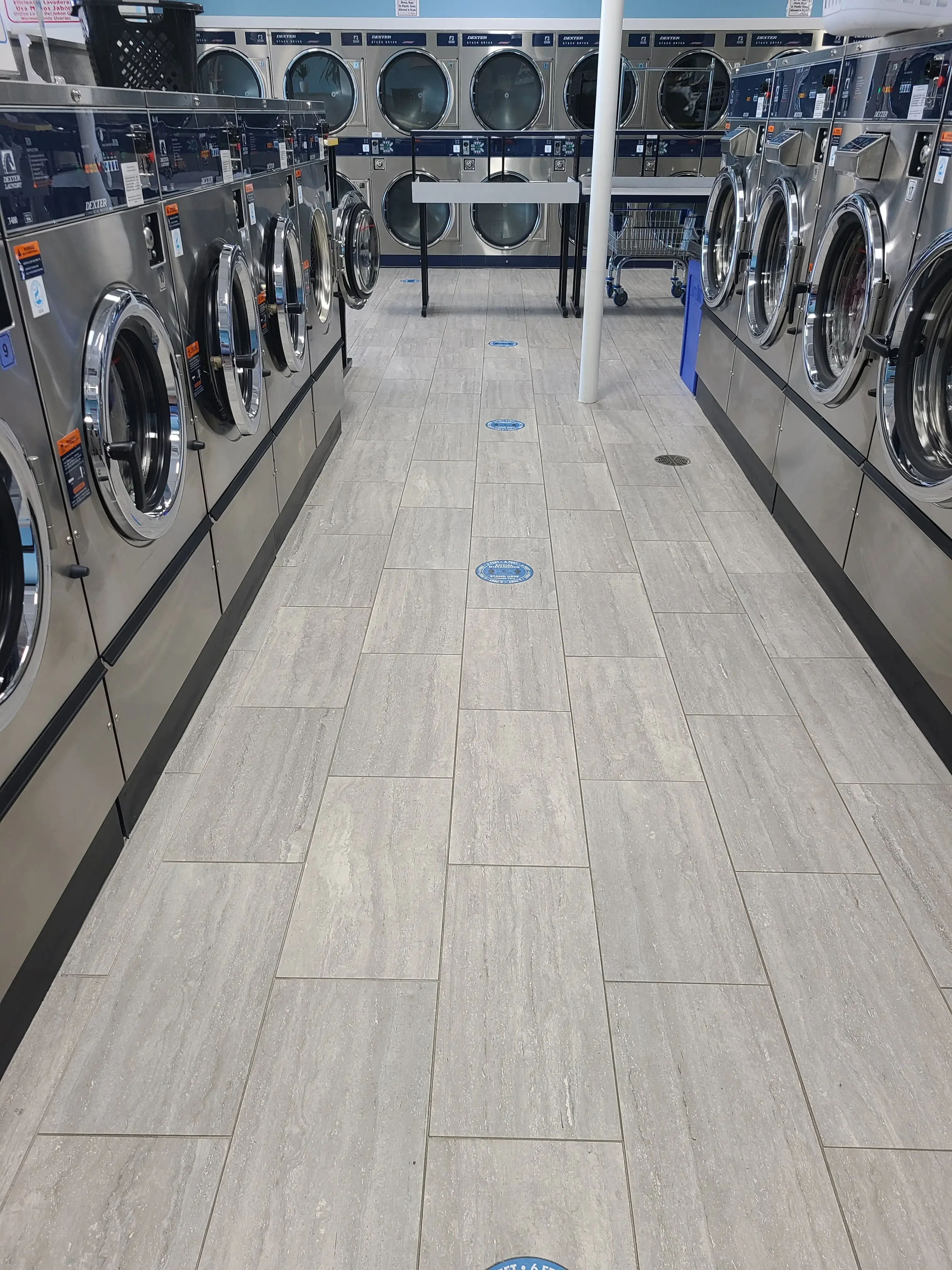 Francos Coin Laundry - Image 9