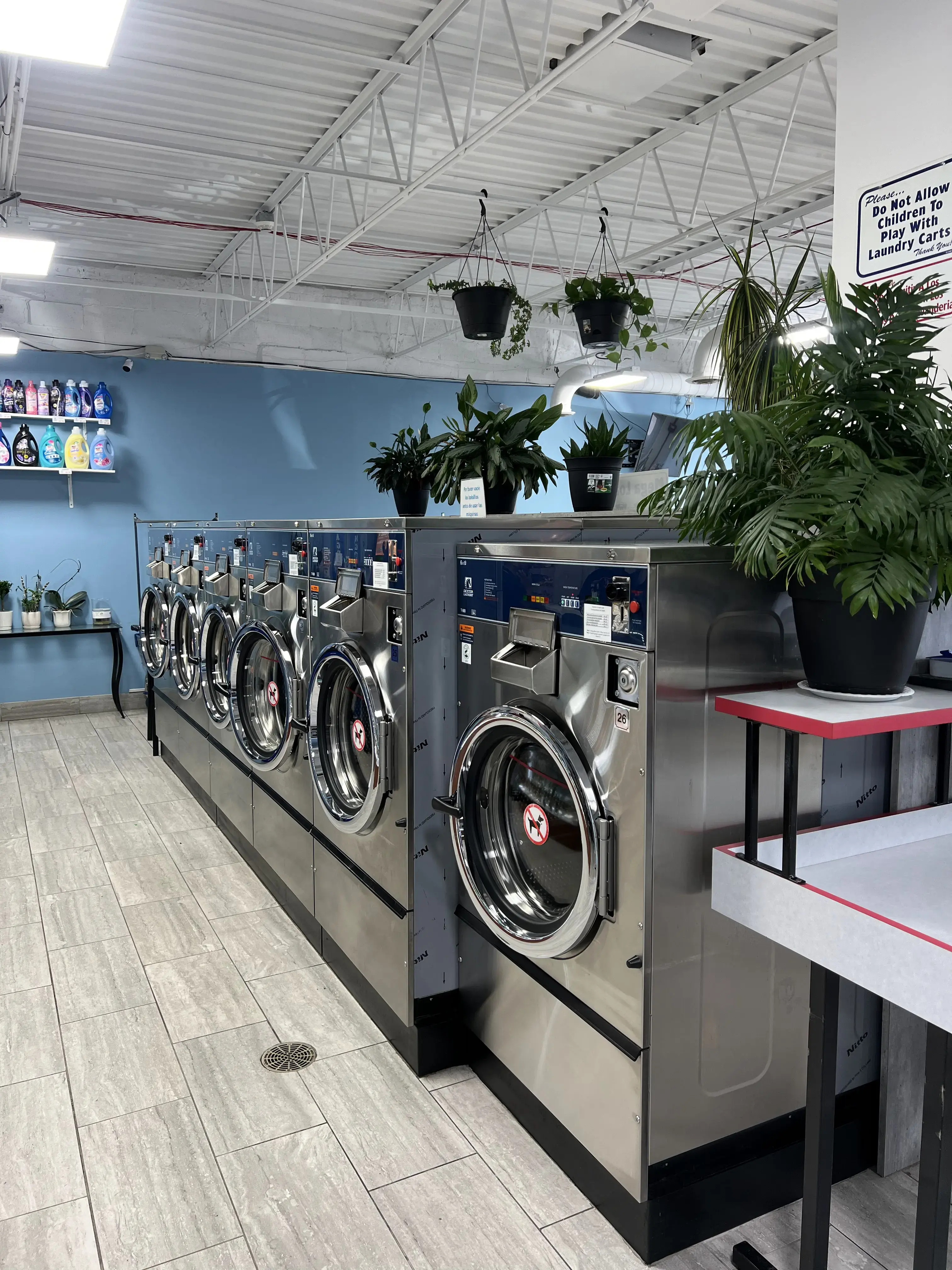 Francos Coin Laundry - Image 3