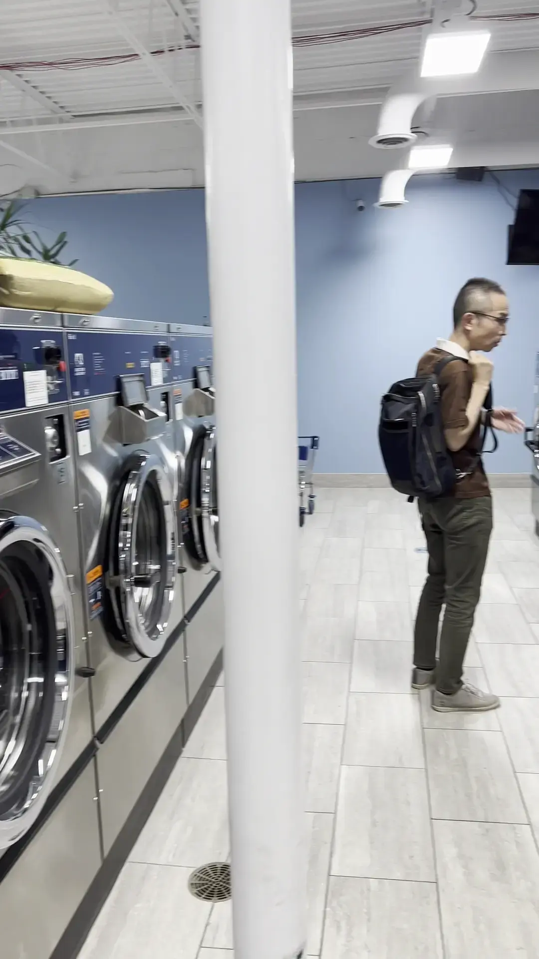 Francos Coin Laundry thumbnail 2