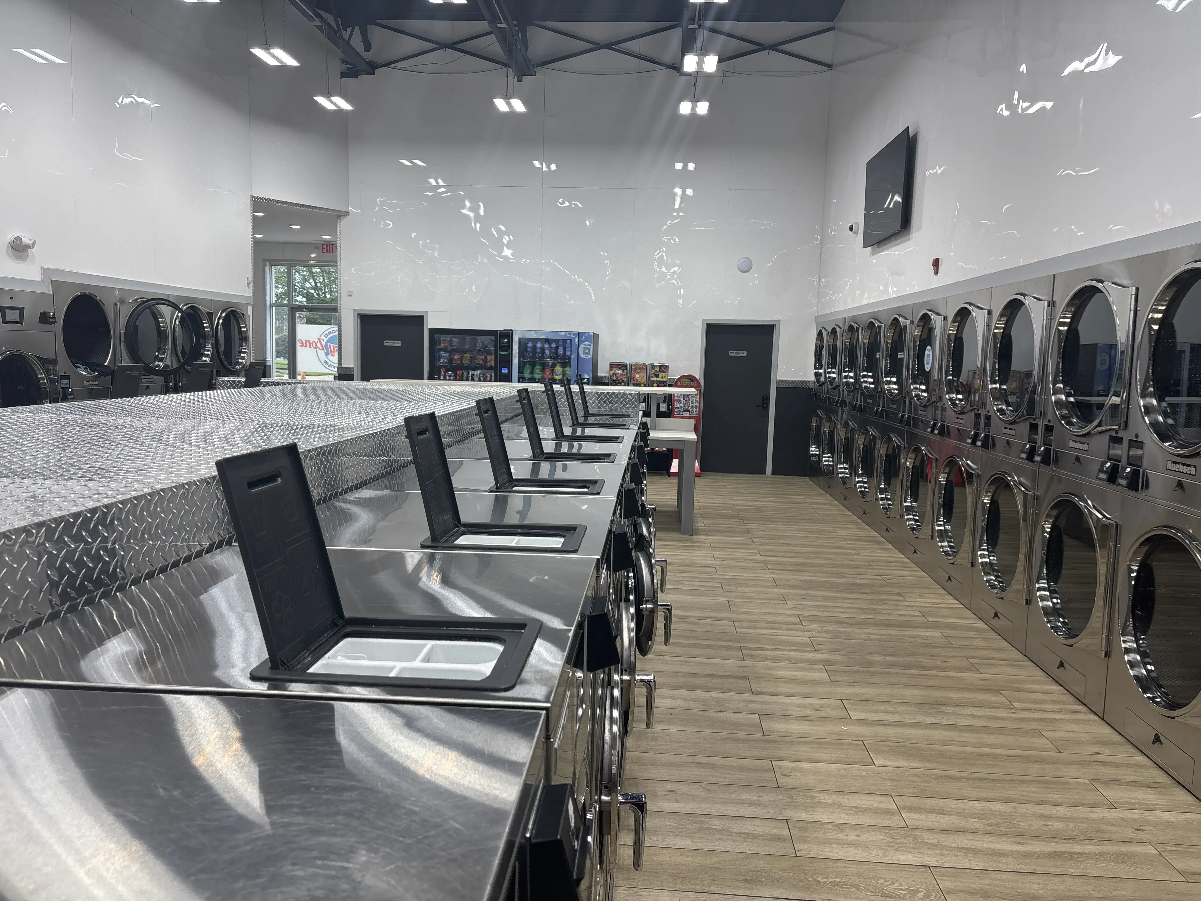 Frankford- Mayfair Laundry Zone thumbnail 4
