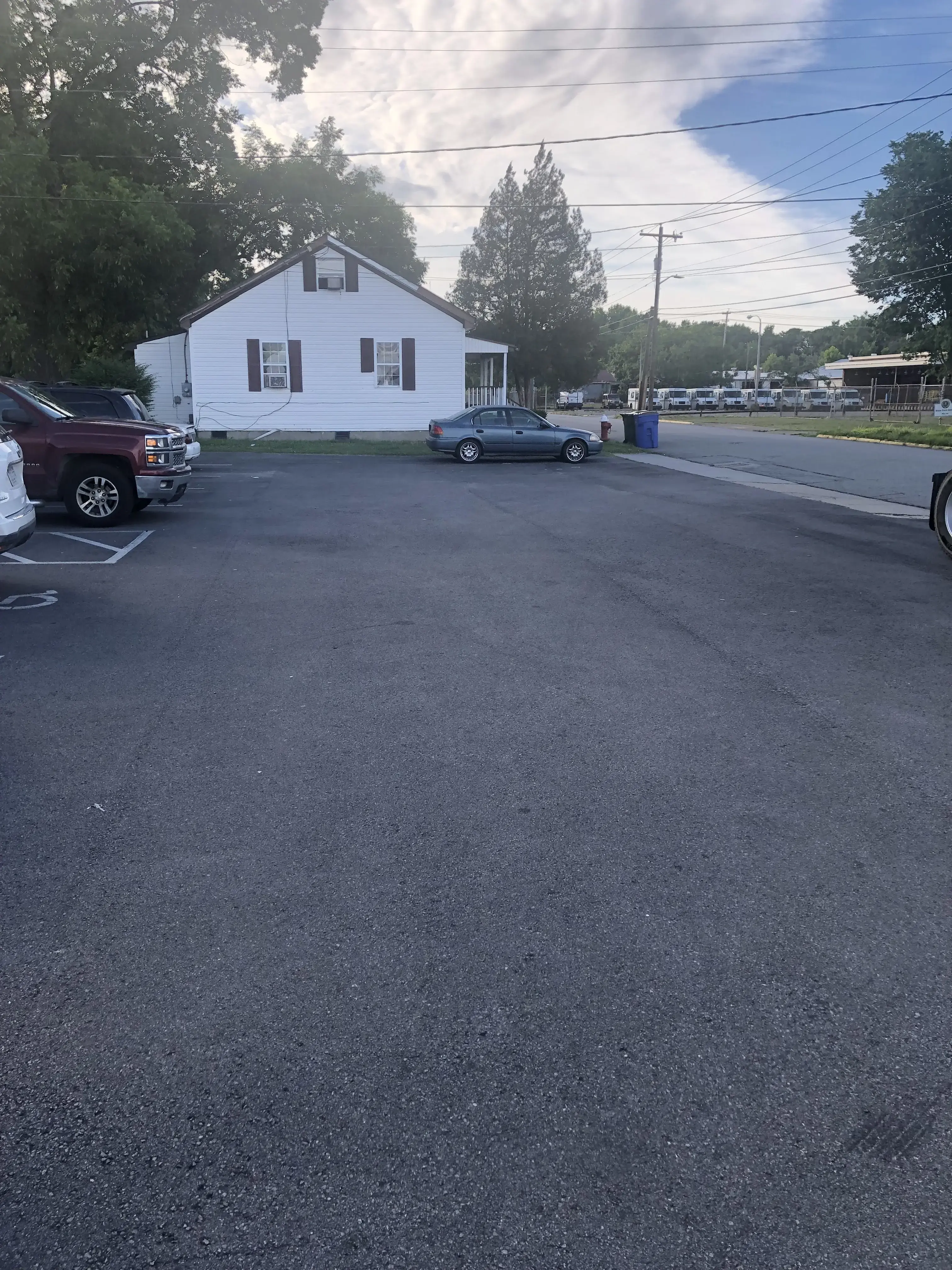 Franklin-West Laundry Land Laundromat - Image 19