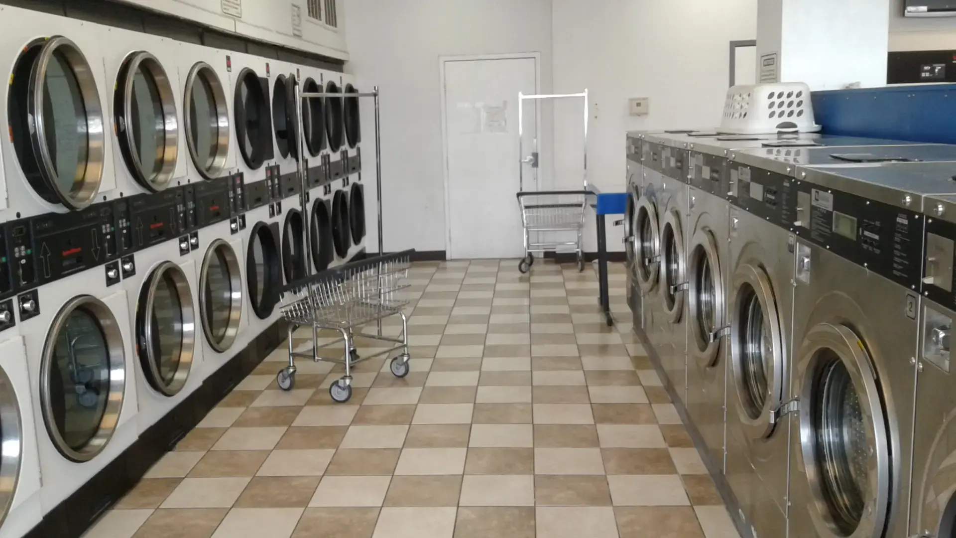 Frank's Coin Laundry - Image 6