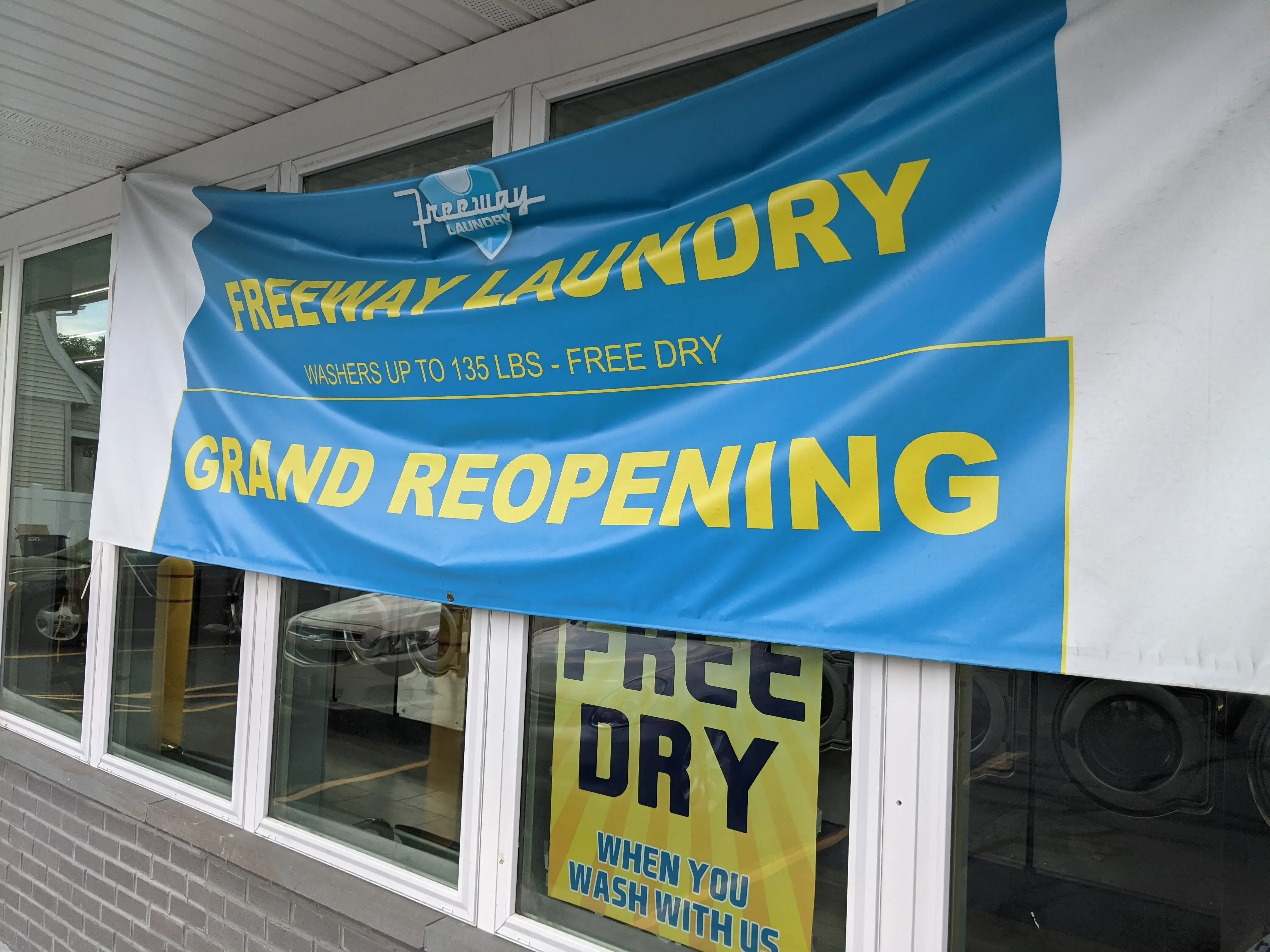 Freeway Laundry thumbnail 6