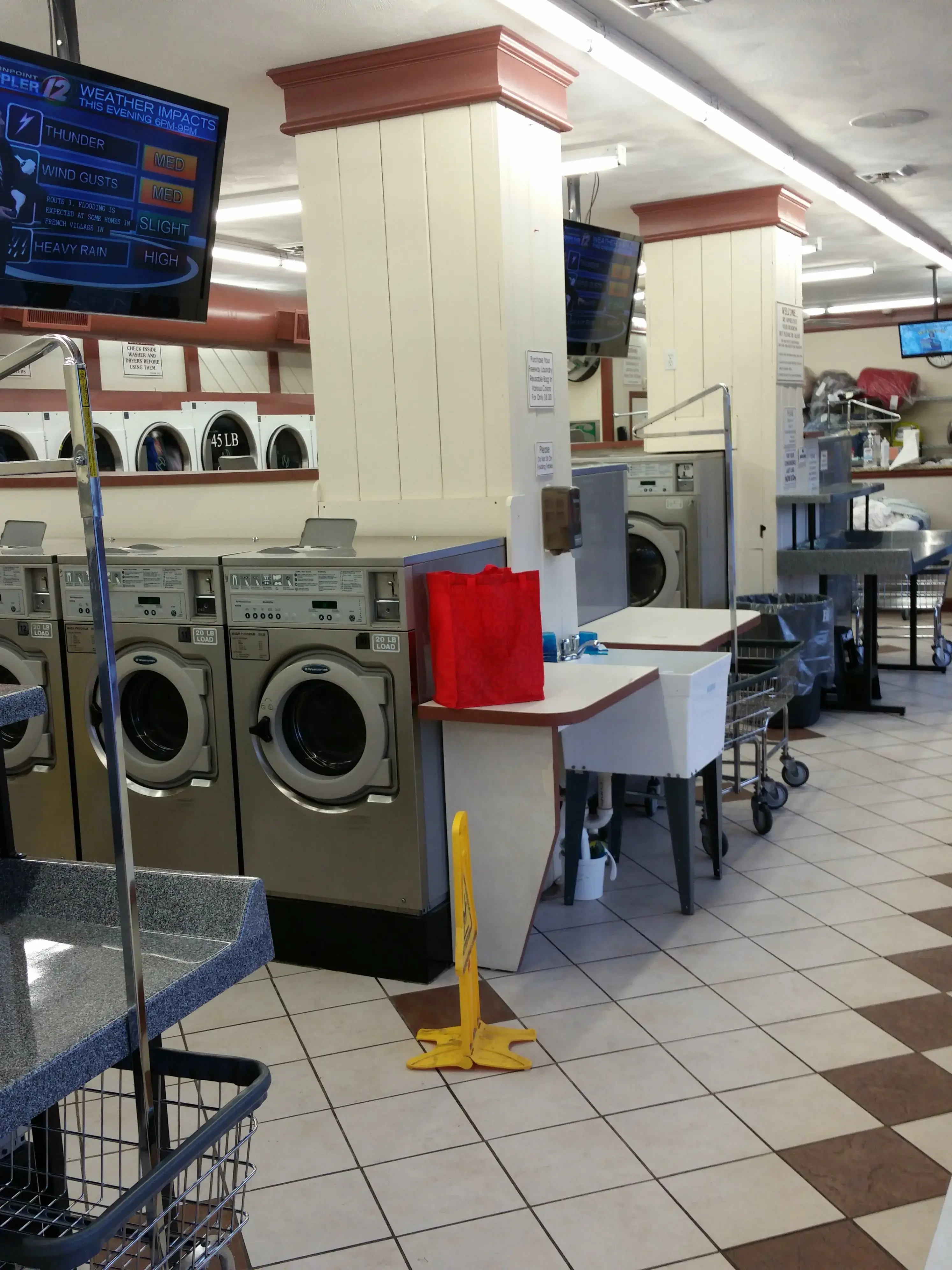 Freeway Laundry thumbnail 10