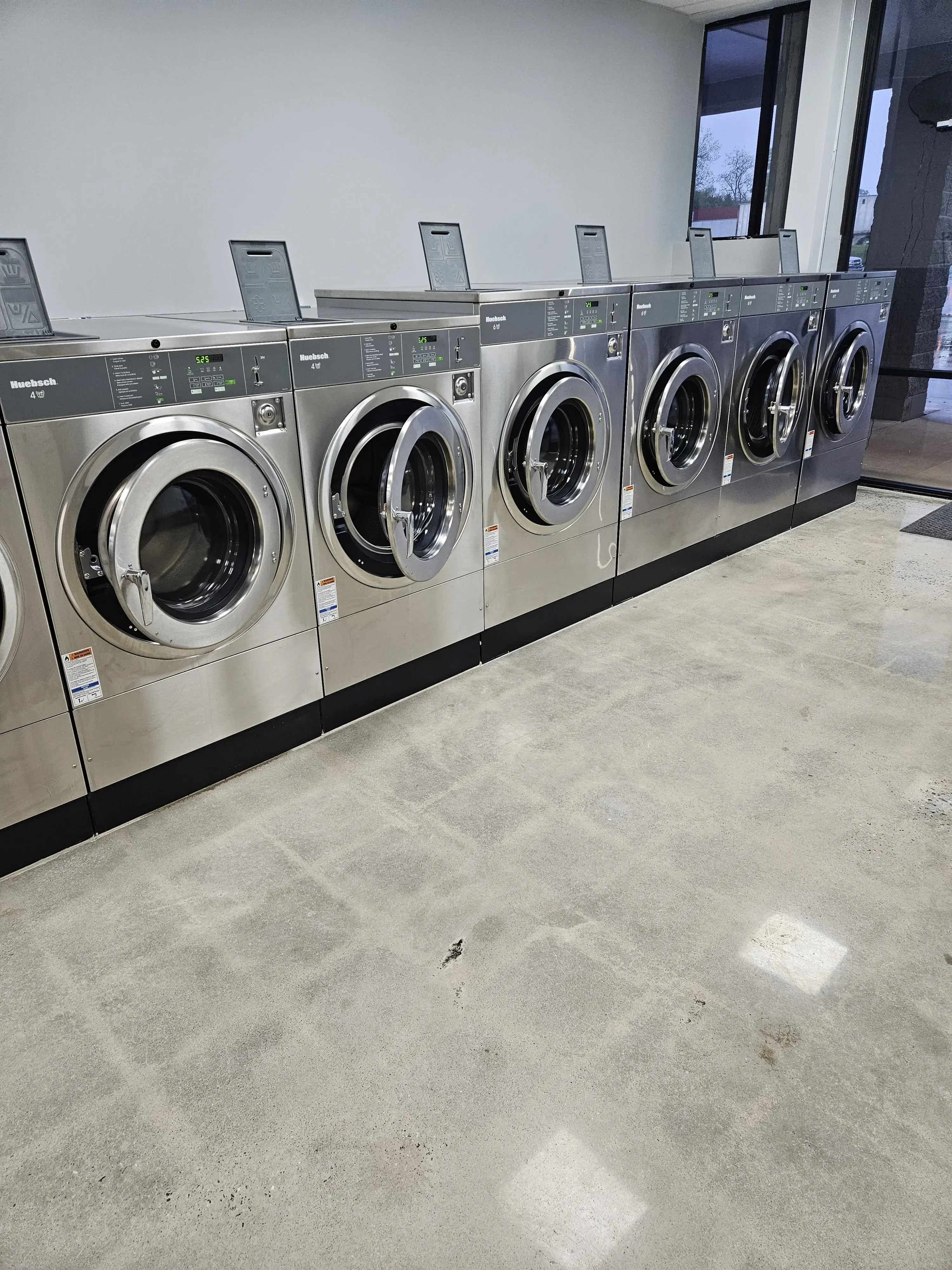 Fresh and Clean Laundromat thumbnail 14
