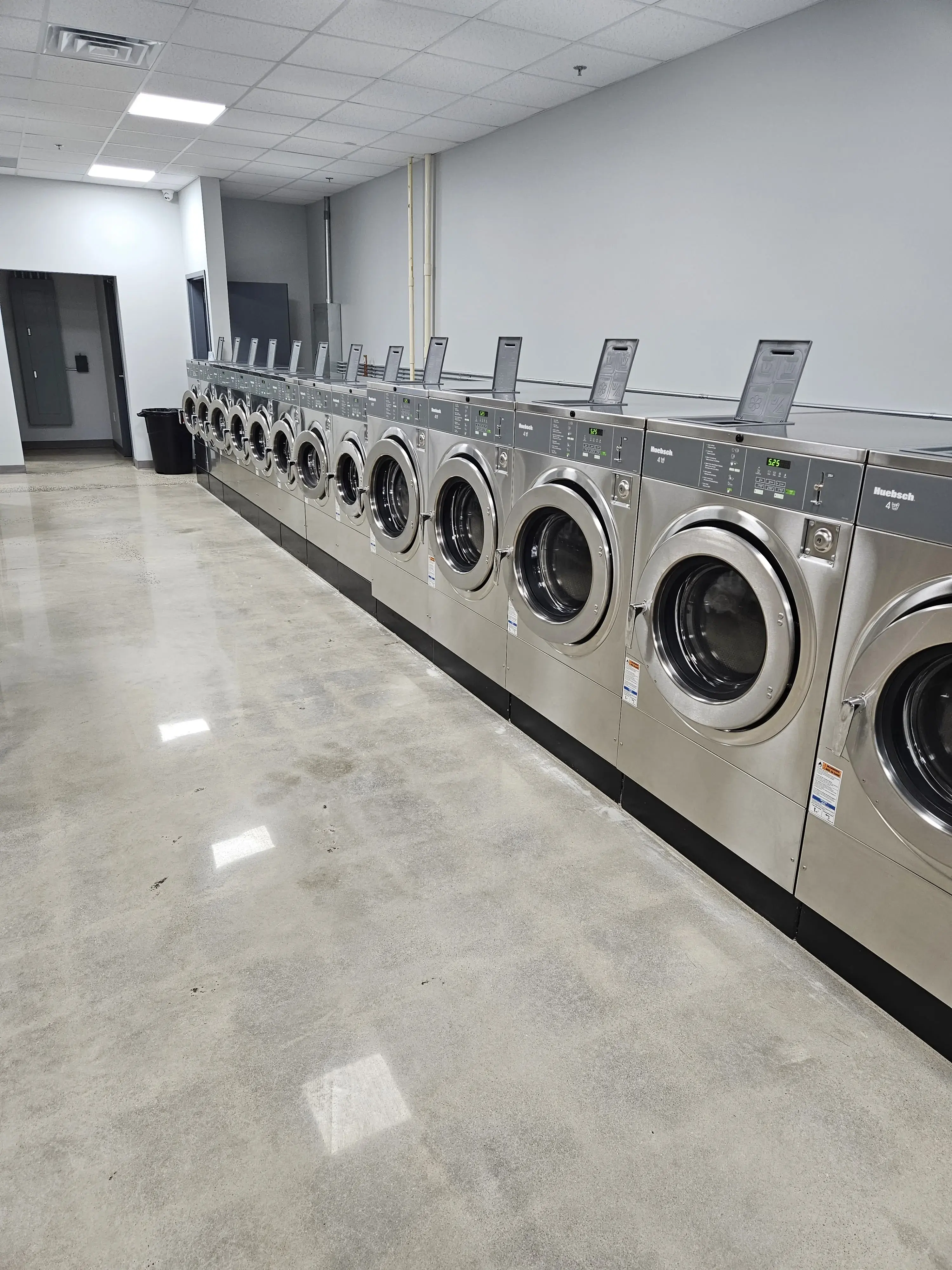 Fresh and Clean Laundromat thumbnail 2