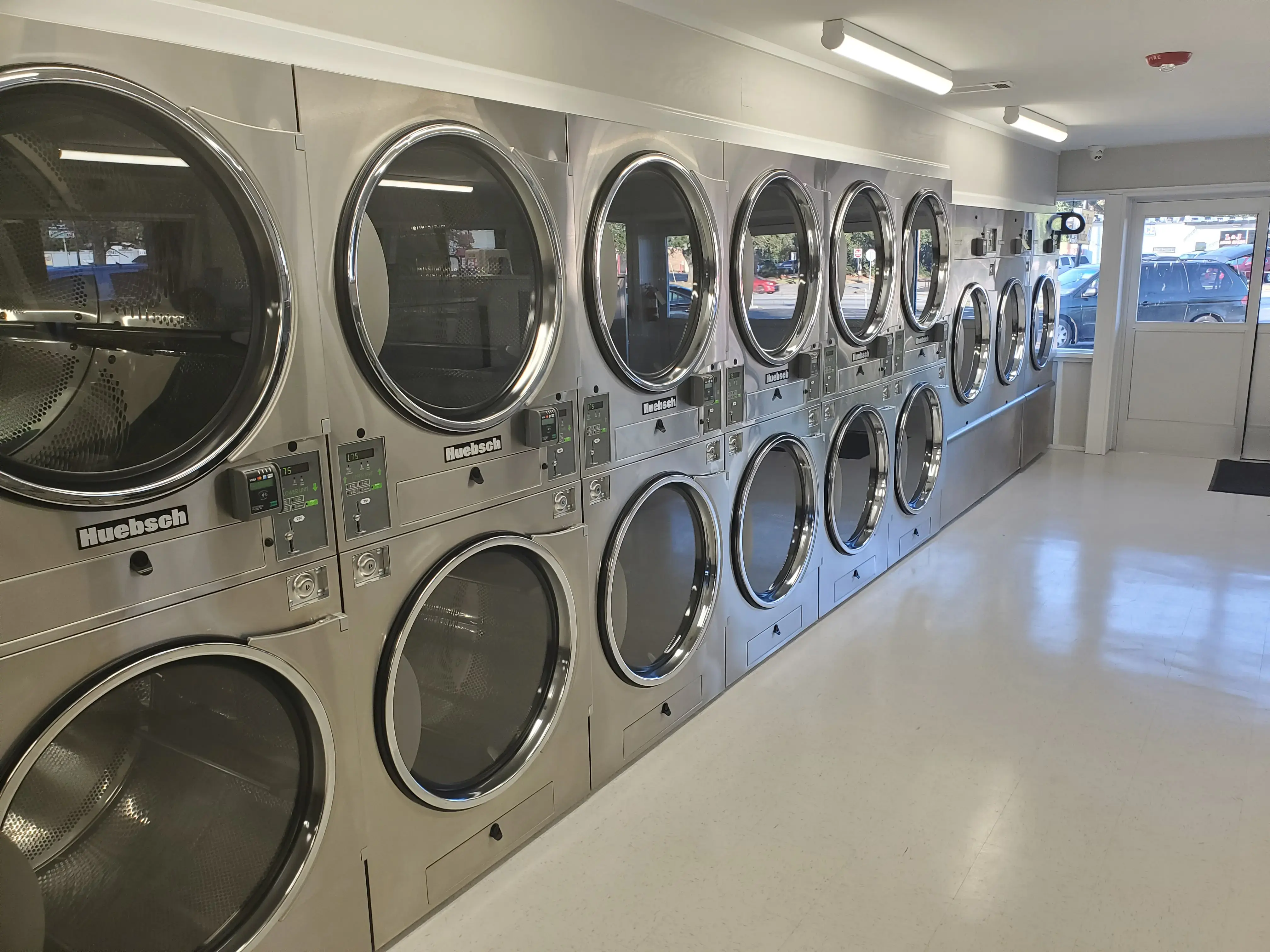 Fresh and Clean Laundromat thumbnail 6