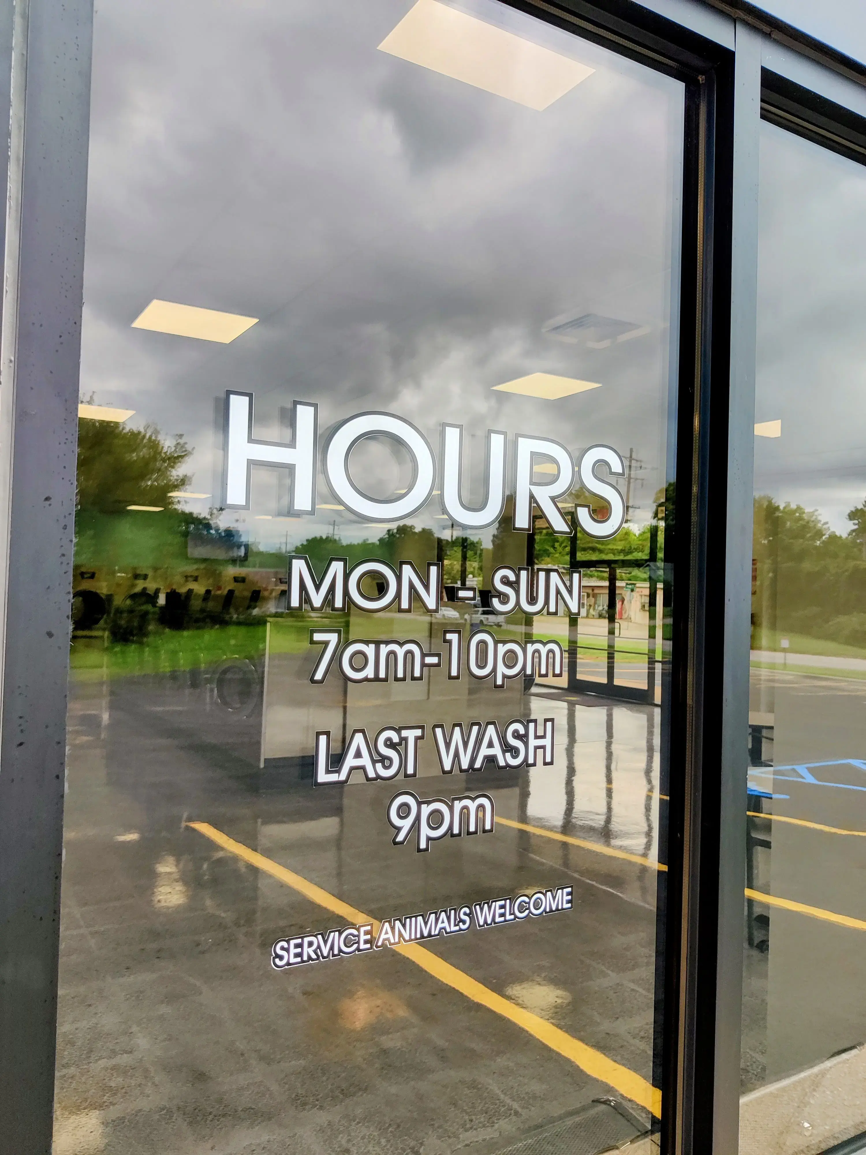 Fresh and Clean Laundromat - Image 19
