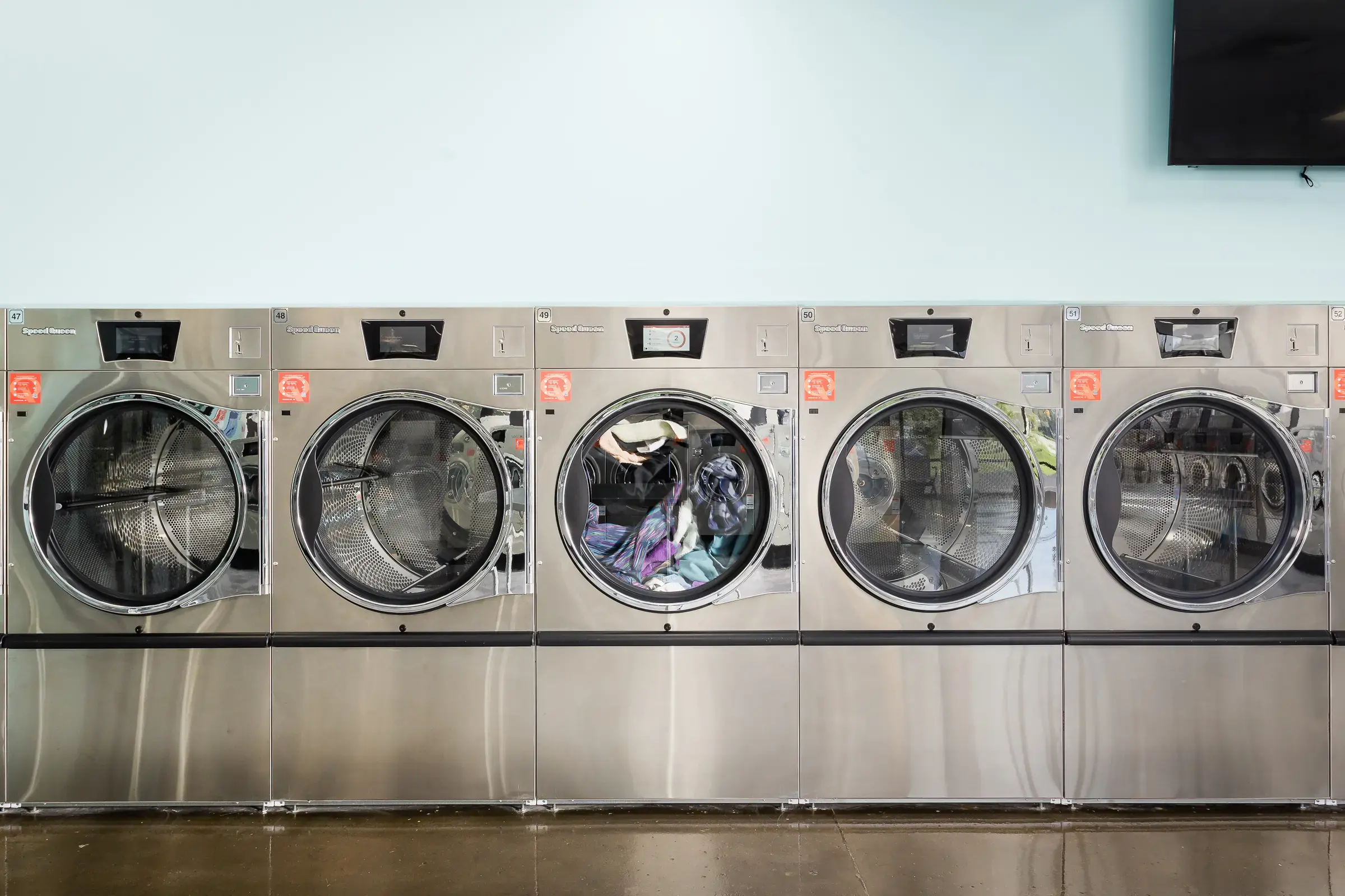 Fresh and Clean Laundromat - Image 15