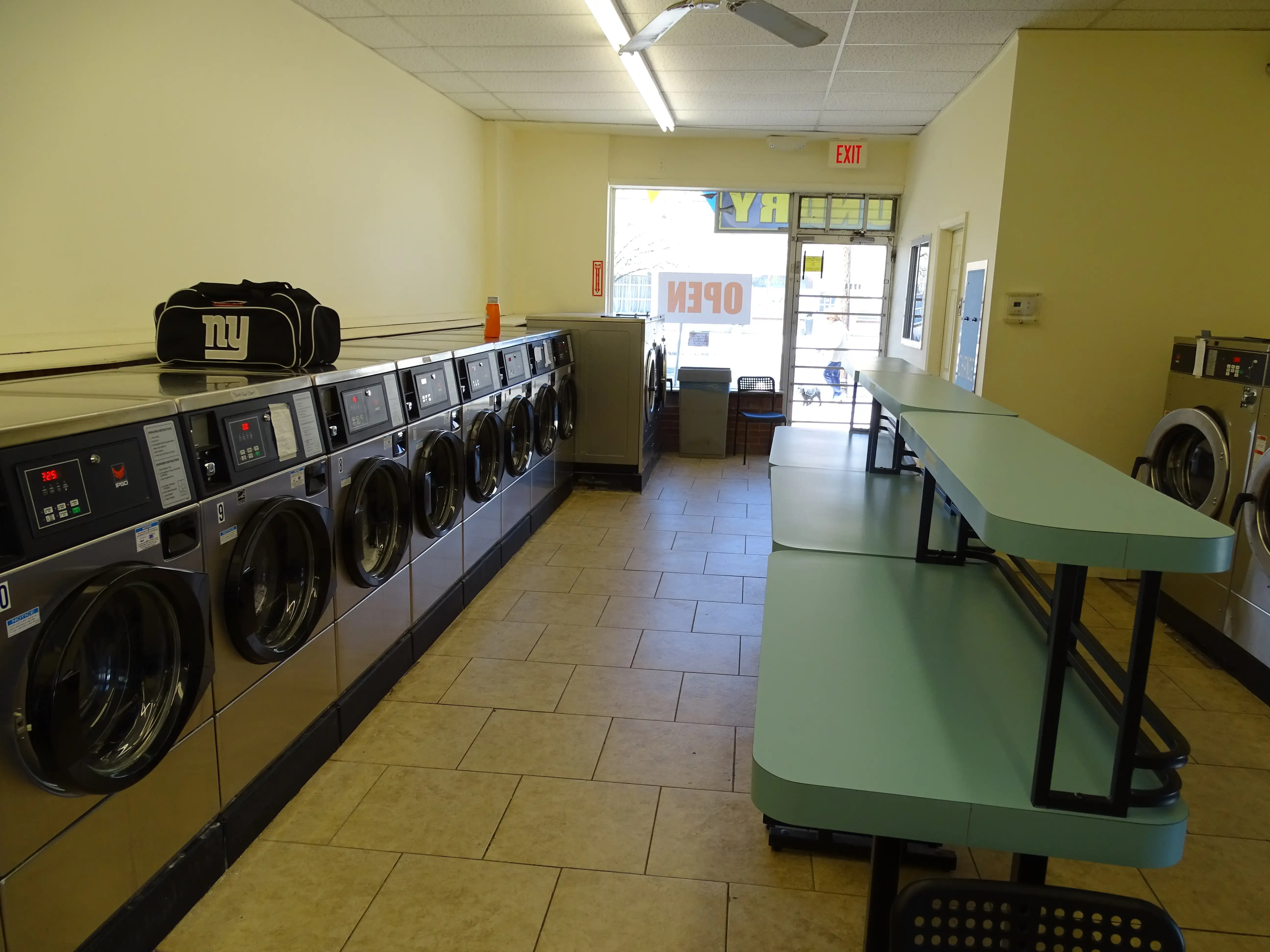 Fresh and Clean Laundromat thumbnail 20