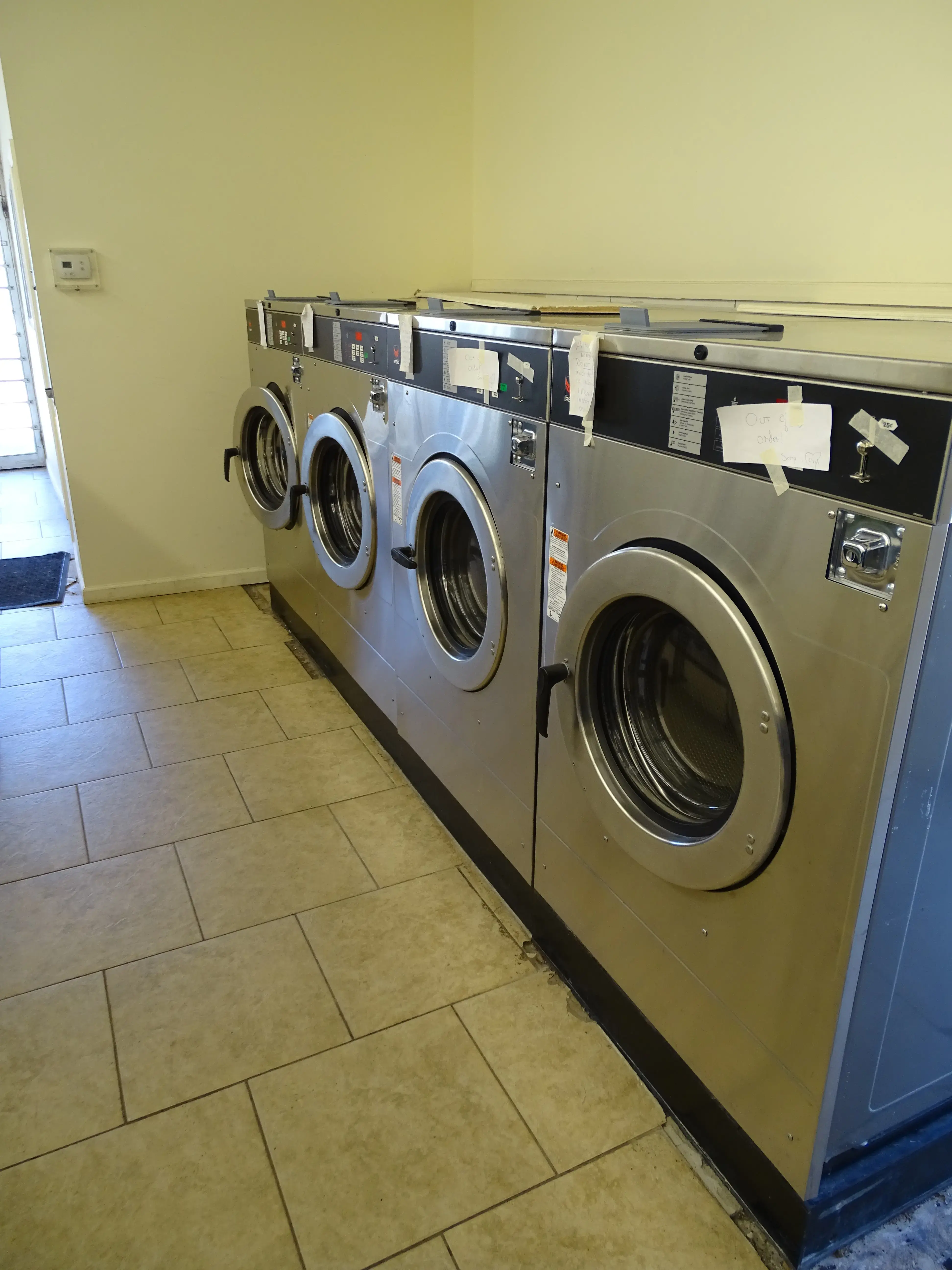 Fresh and Clean Laundromat - Image 19