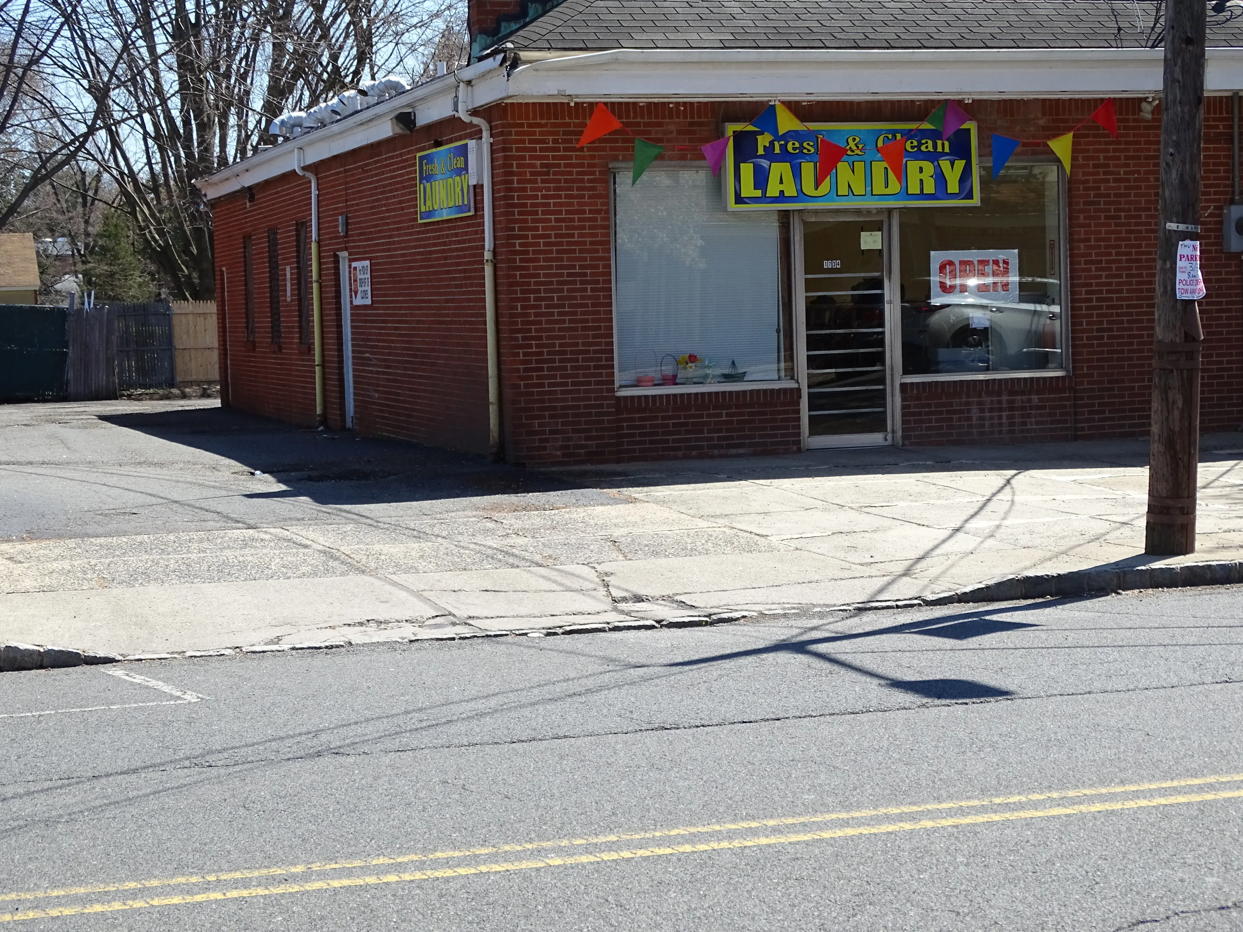 Fresh and Clean Laundromat - Image 17