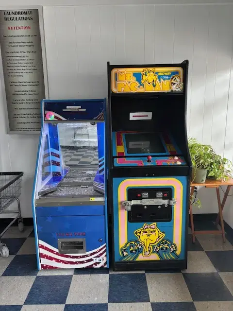 Fresh and Clean Laundromat - Image 4