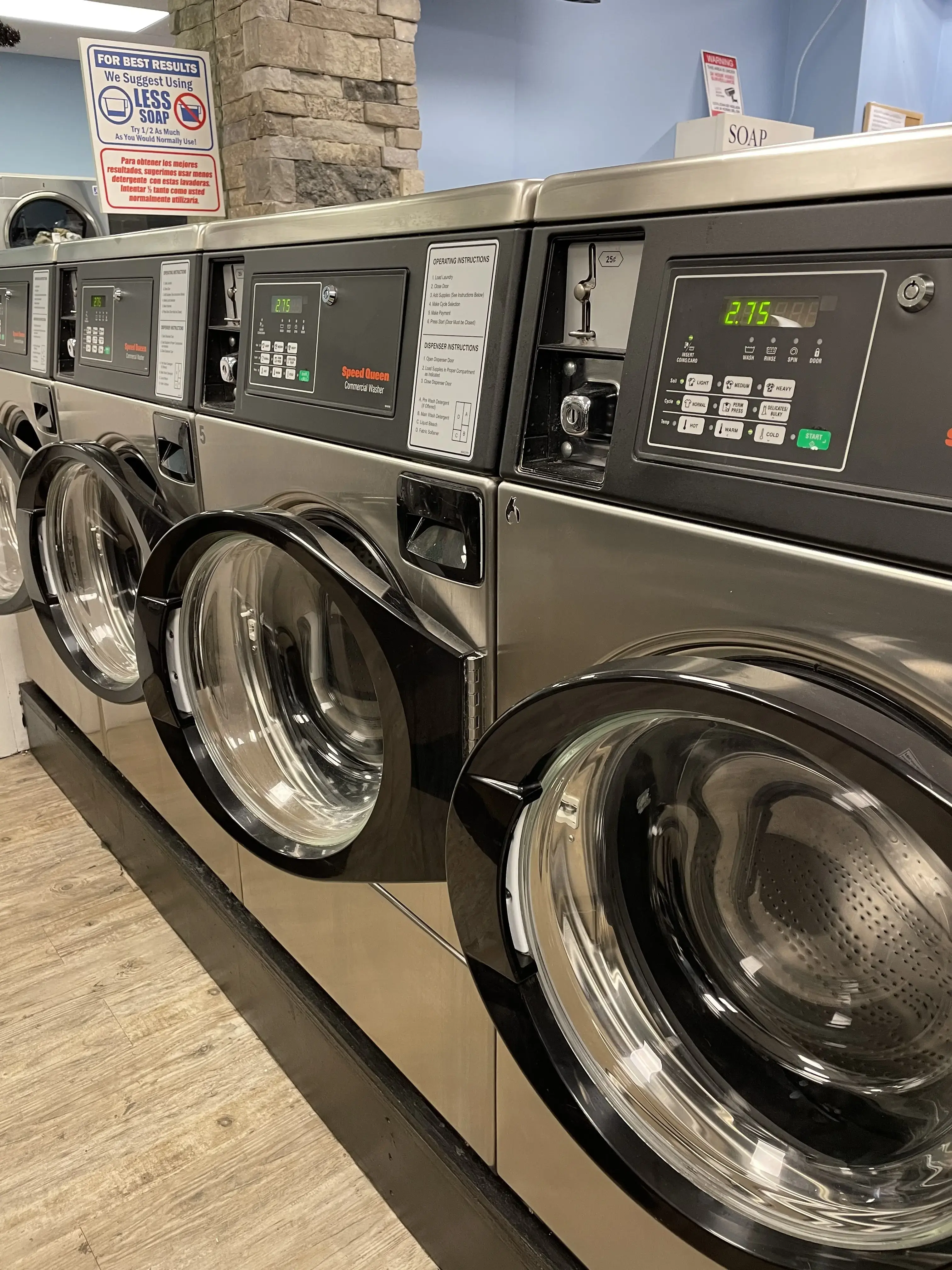 FRESH & CLEAN LAUNDROMAT location