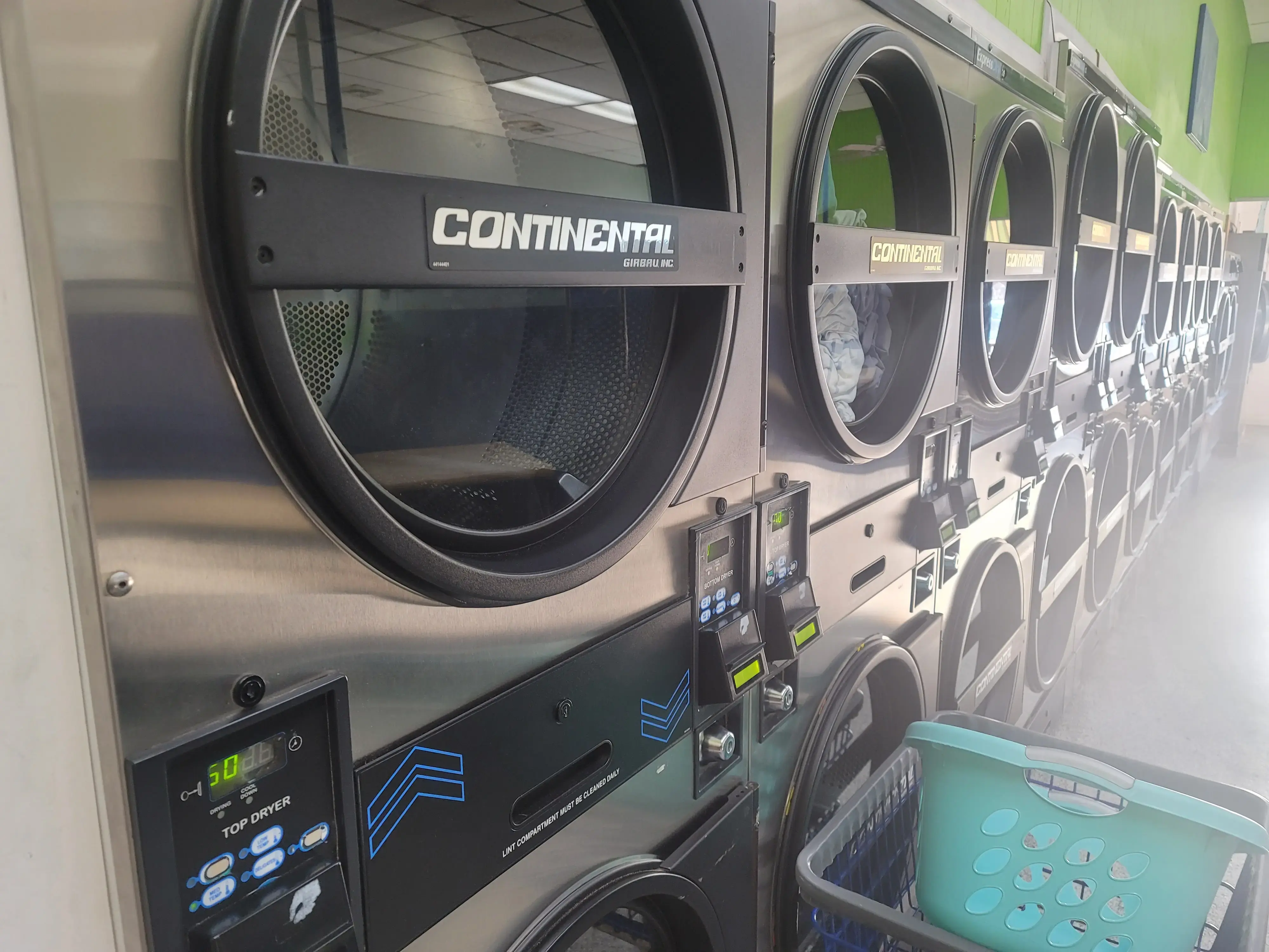 Fresh Express Laundromat thumbnail 2