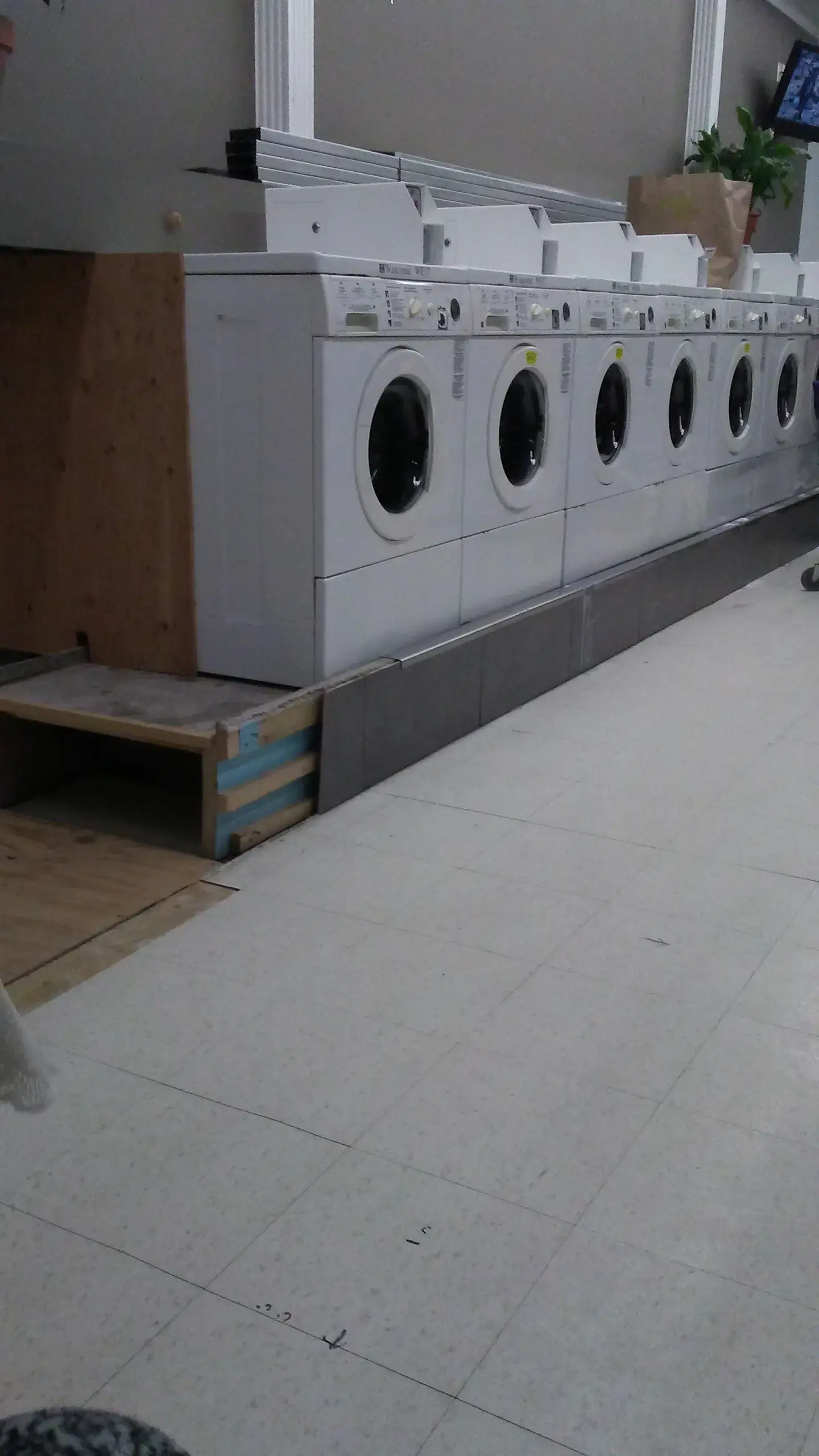 Fresh Express Laundry Center thumbnail 9