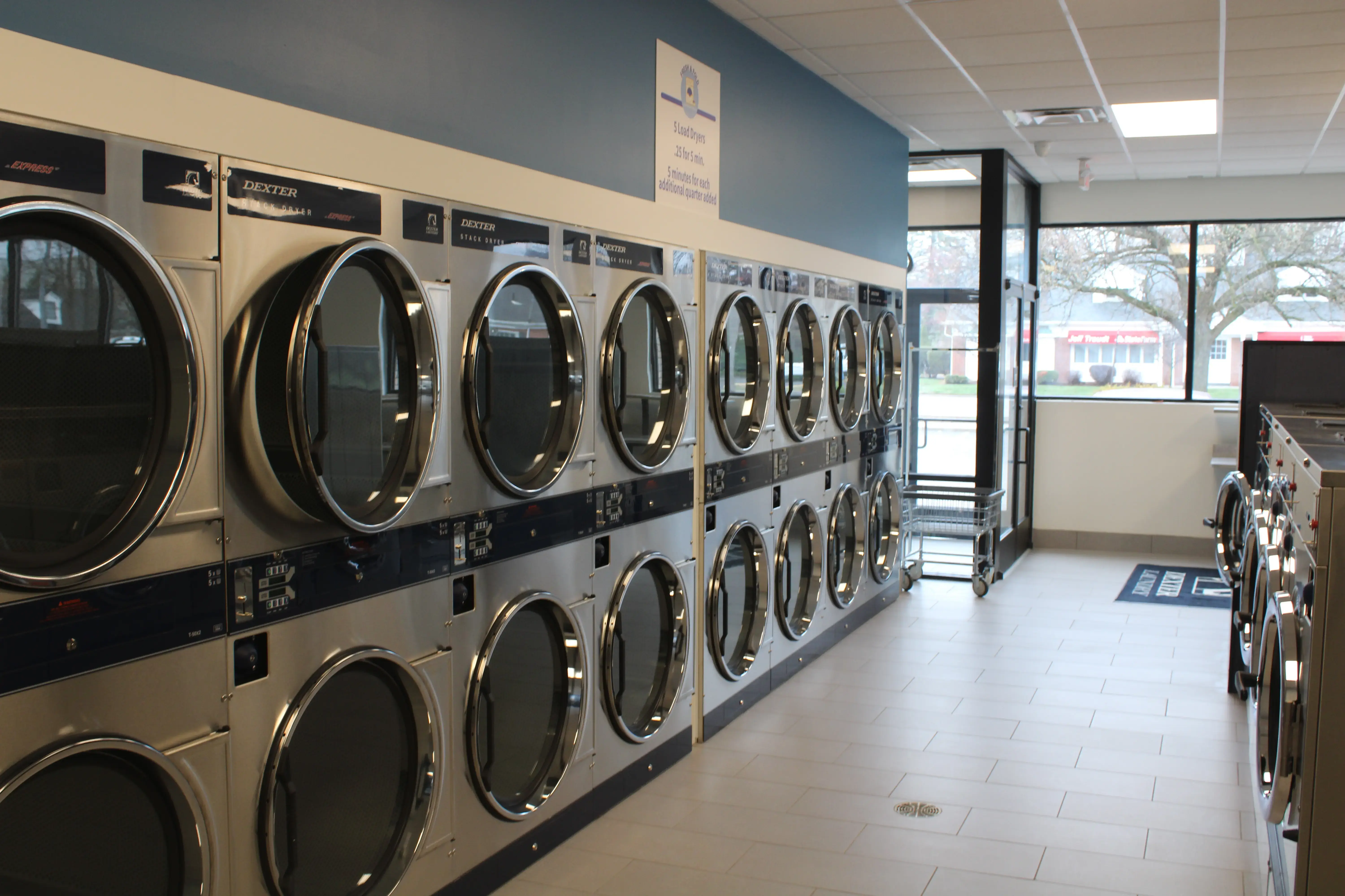 Fresh & Fold Laundromat thumbnail 4