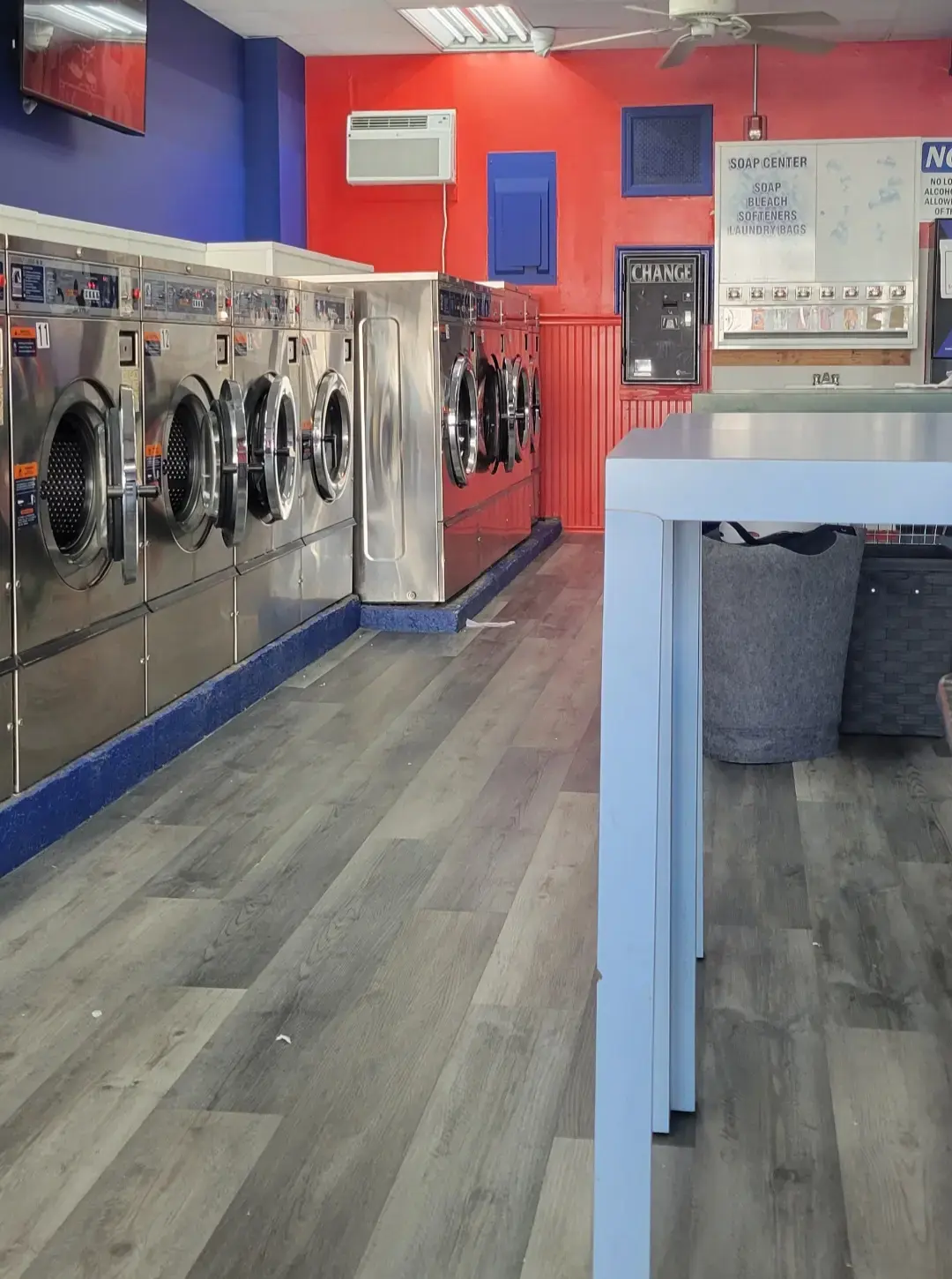Fresh Meadows Laundromat - Image 5