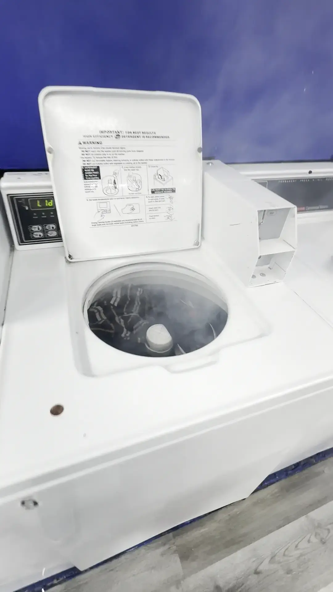 Fresh Meadows Laundromat - Image 16