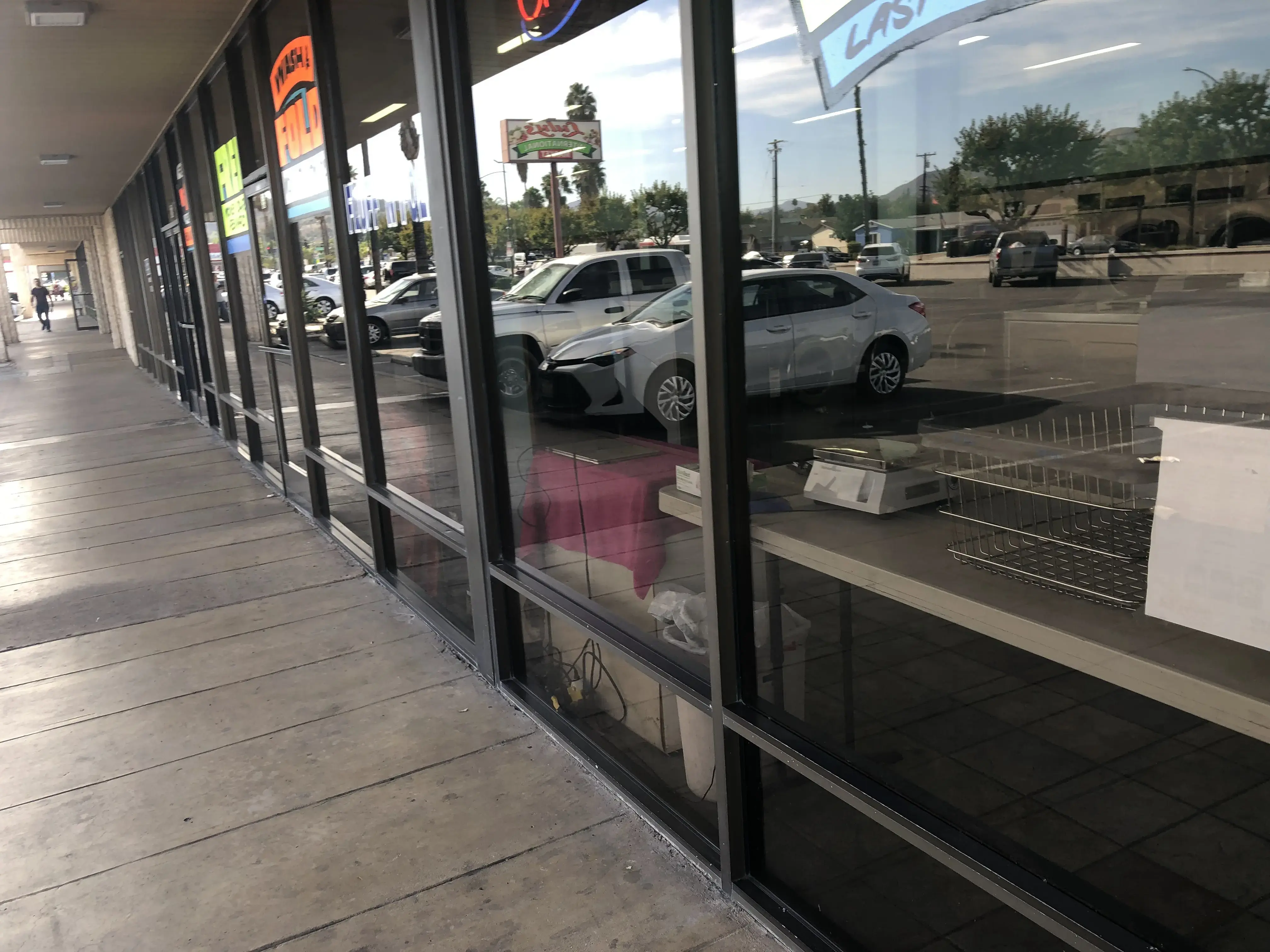 Fresh 'n Clean Laundromat & Wash and Fold thumbnail 17