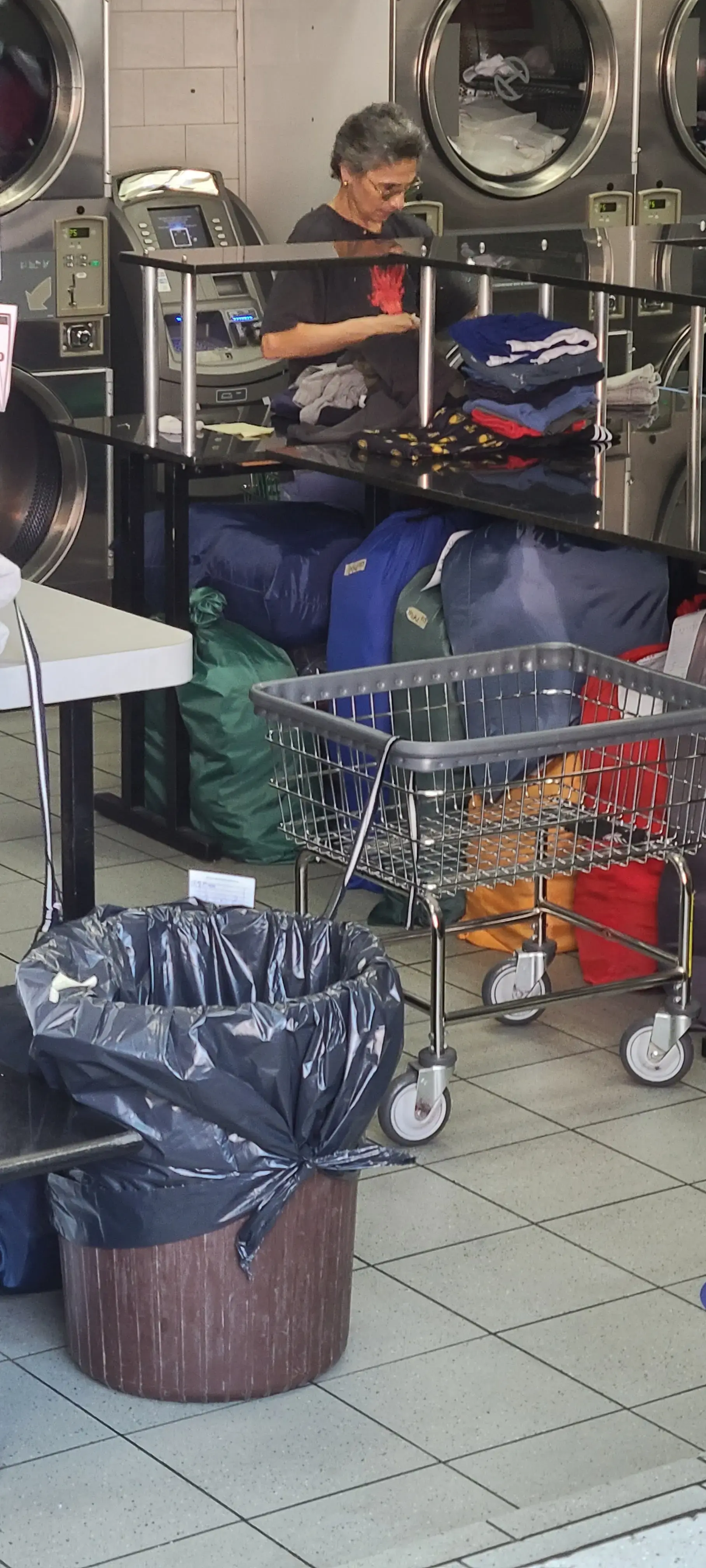 Fresh Scent Laundromat - Image 20