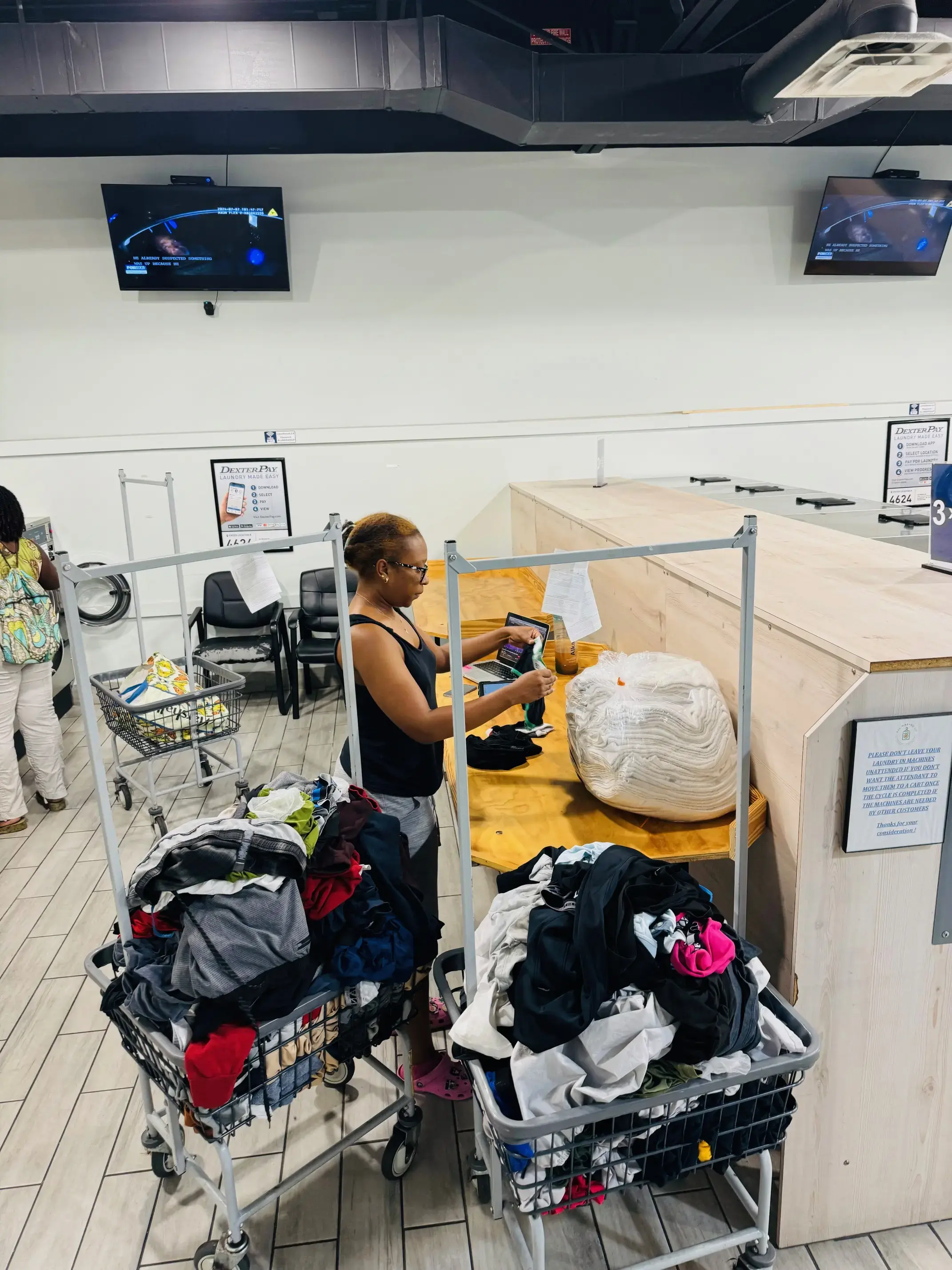Fresh Threads Laundromat thumbnail 12