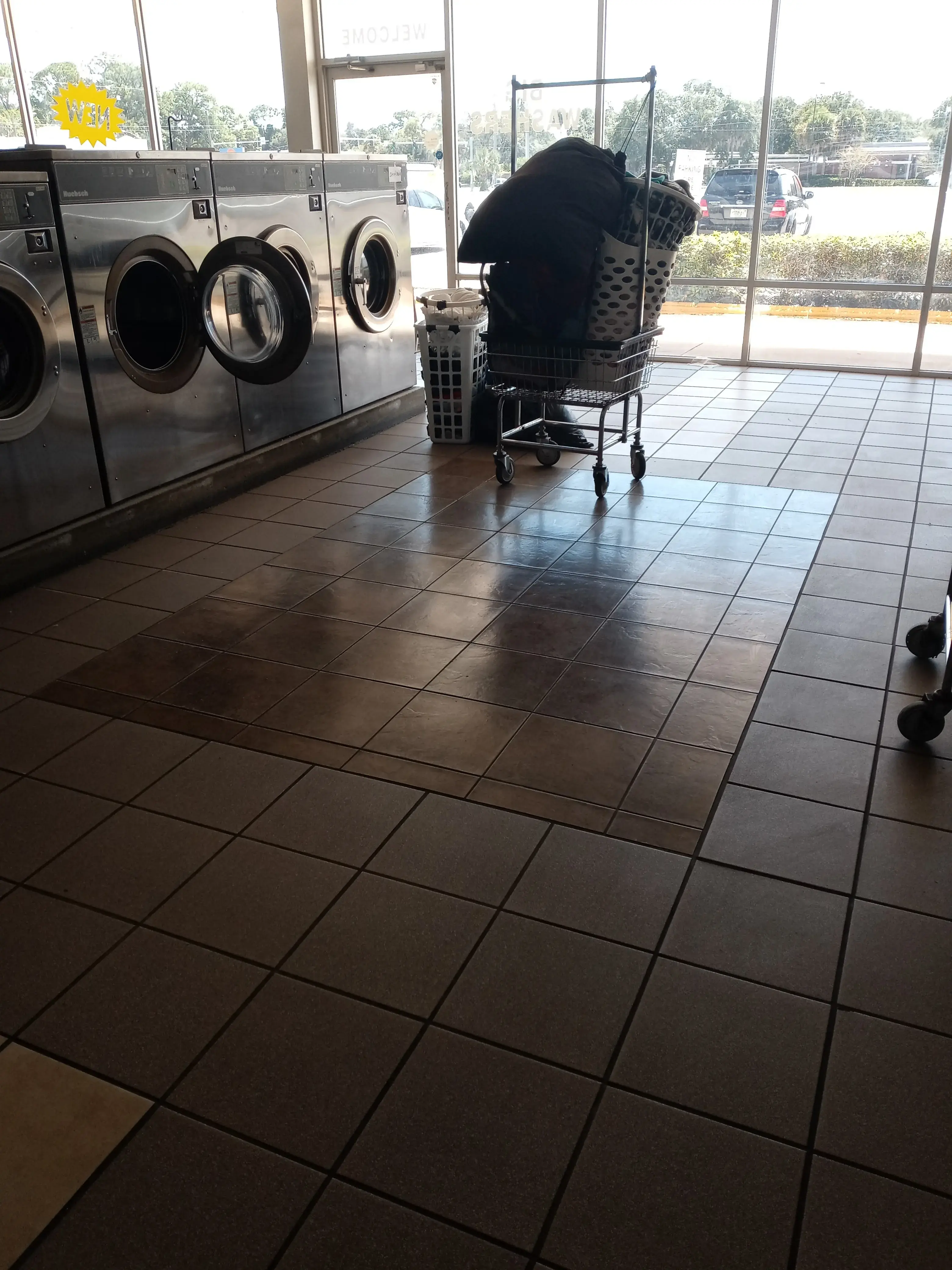 Fresh to Fold Laundromat - Image 6