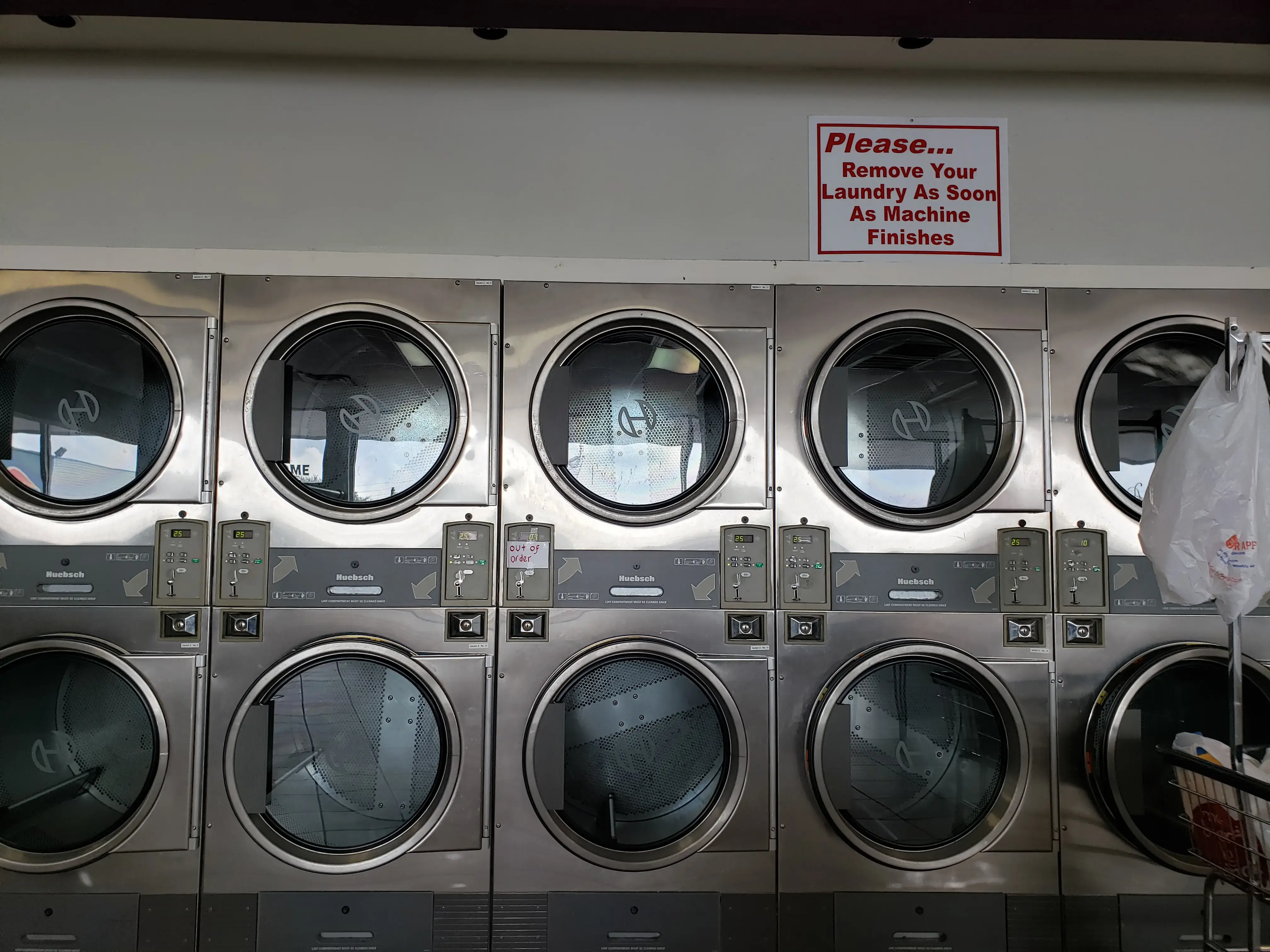 Fresh to Fold Laundromat thumbnail 7