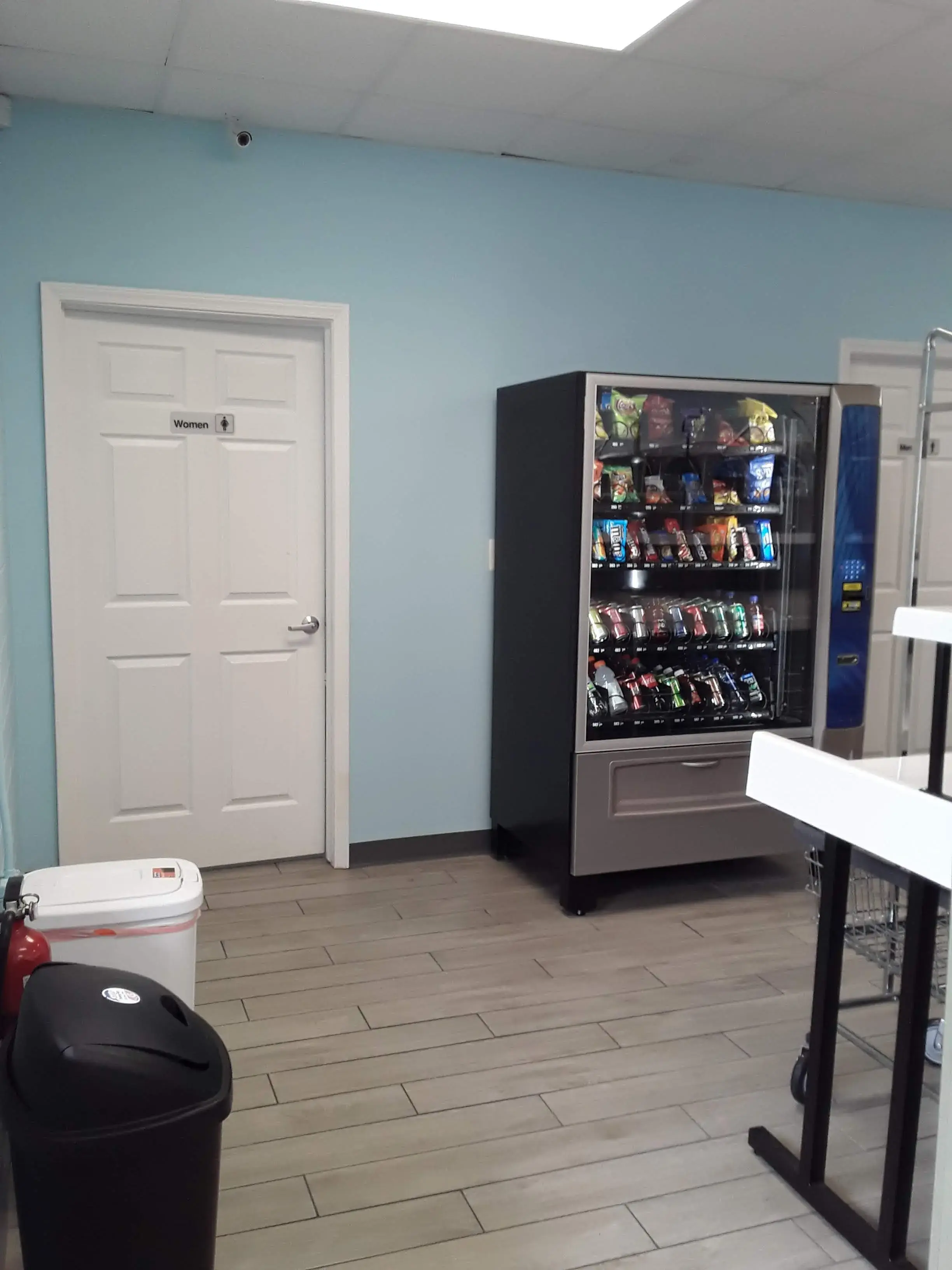 Fresh Wave Coin Laundry - Image 13