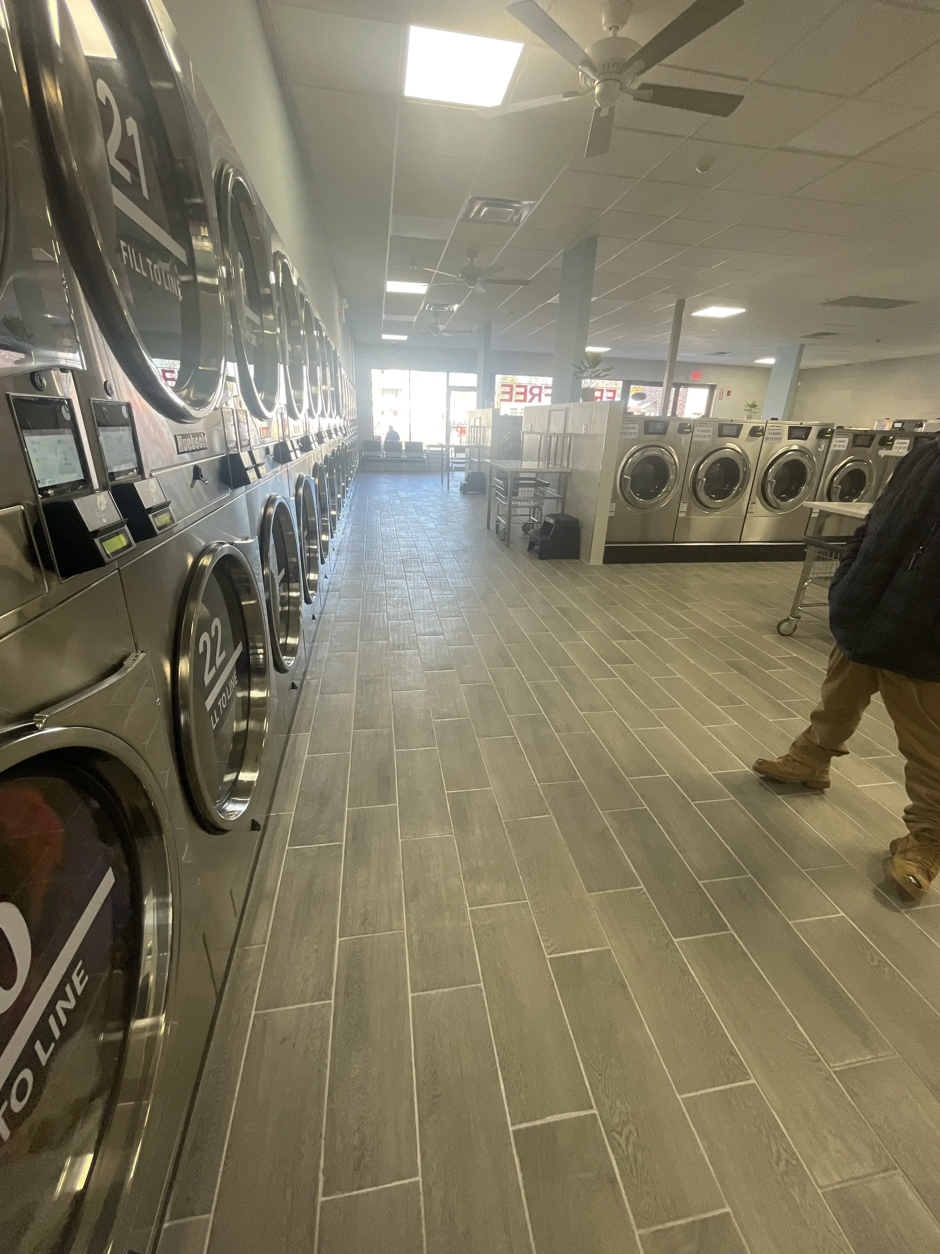 FreshSpin Laundromat - Image 6
