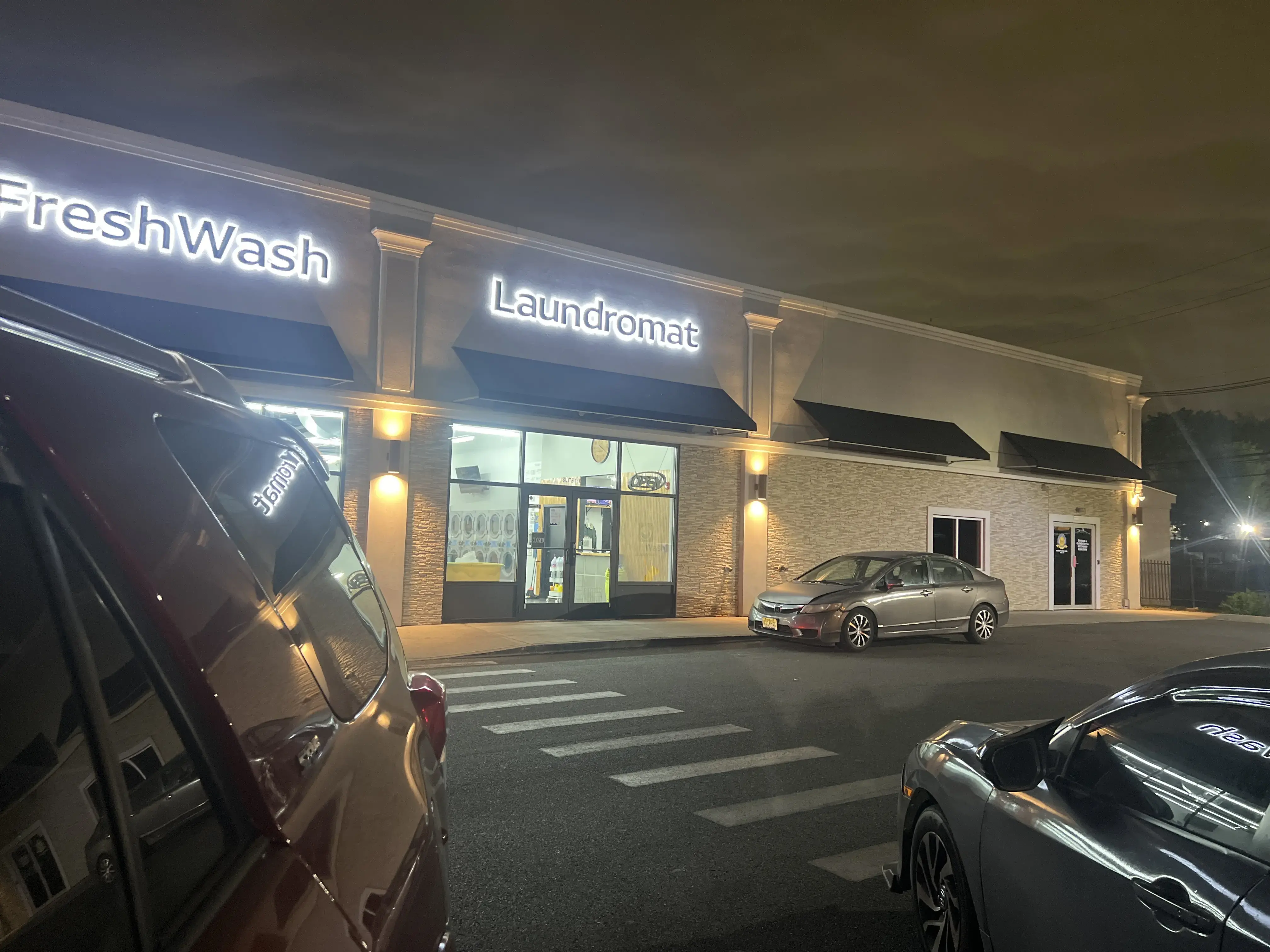 FreshWash Laundromat 2 thumbnail 5