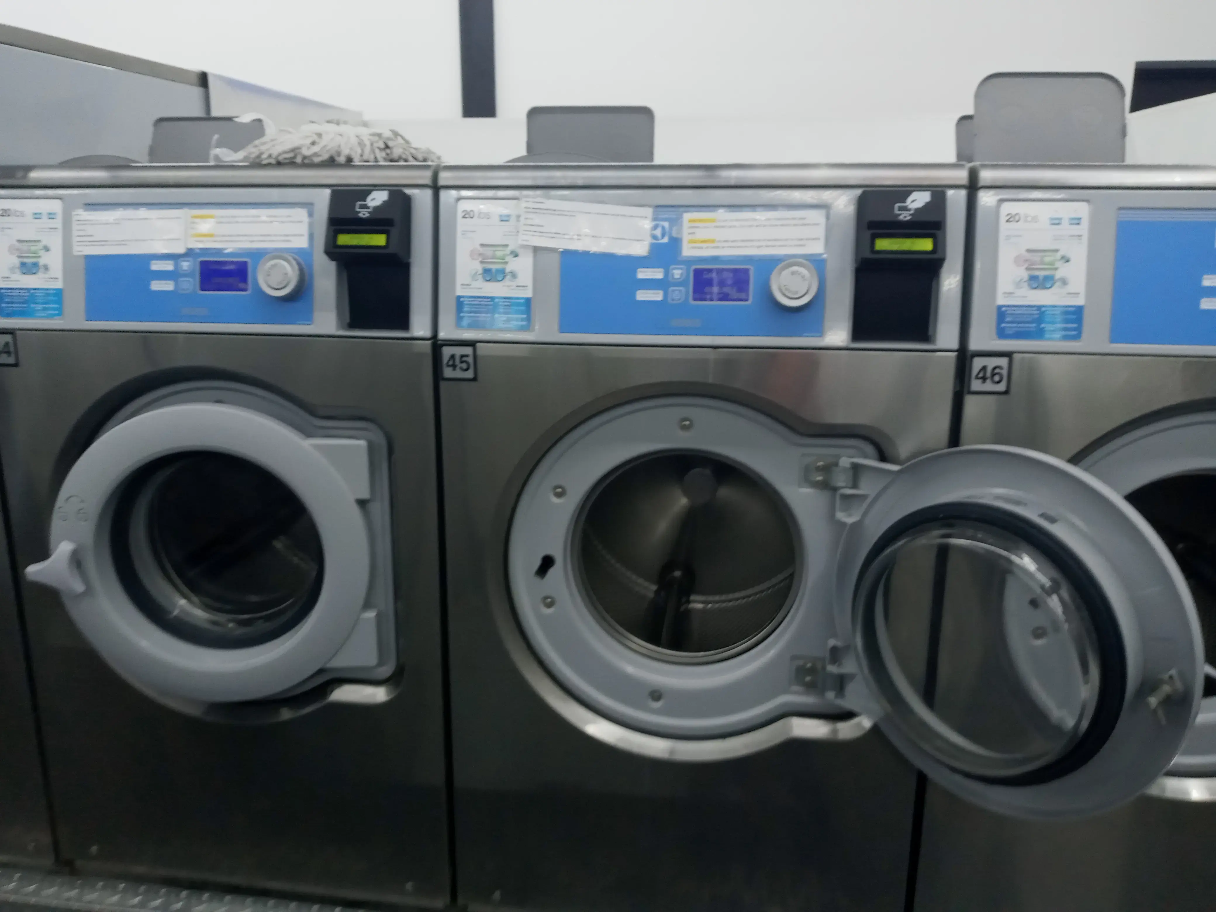 FreshWash Laundromat 2 - Image 4