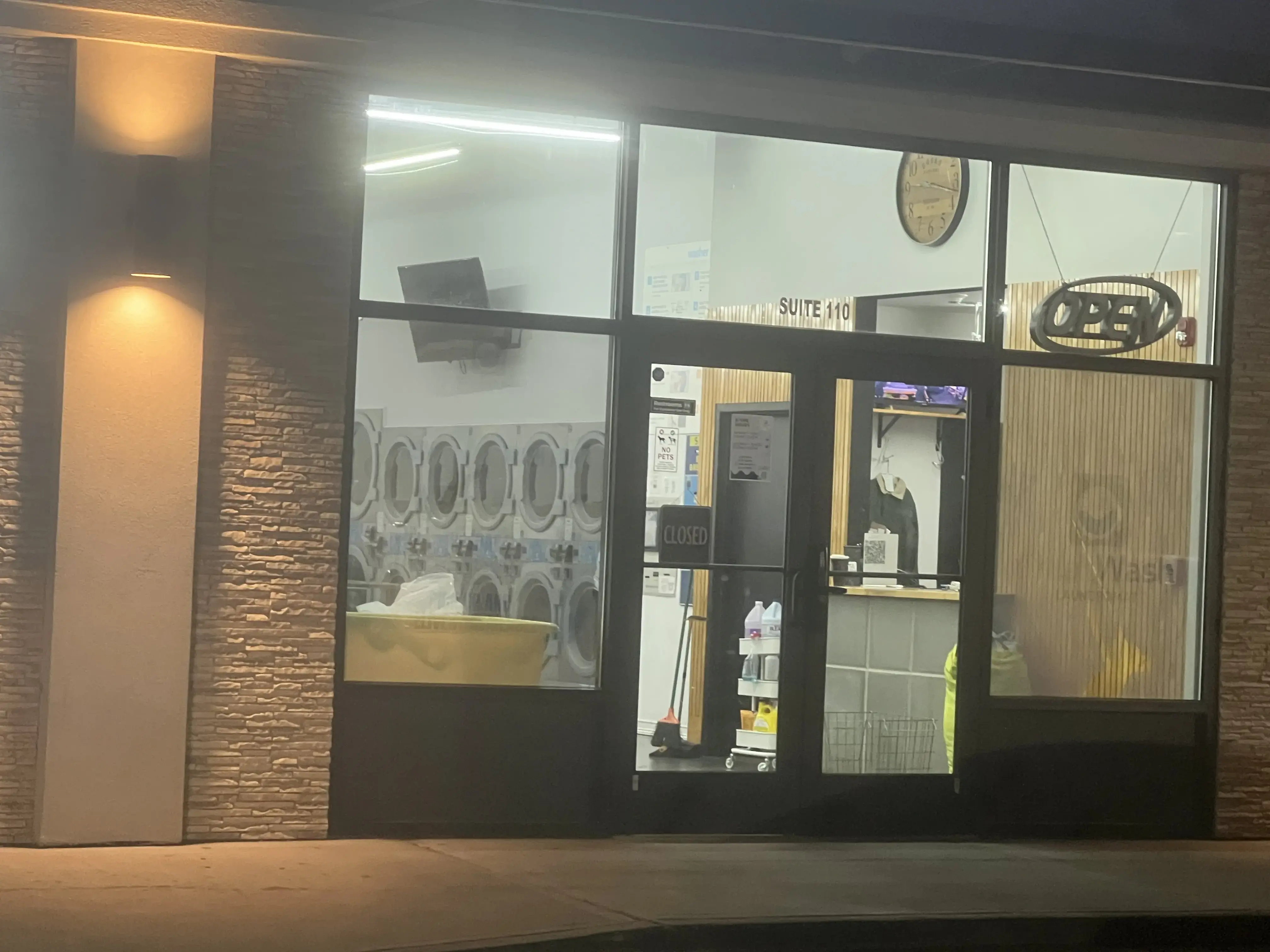 FreshWash Laundromat 2 thumbnail 6