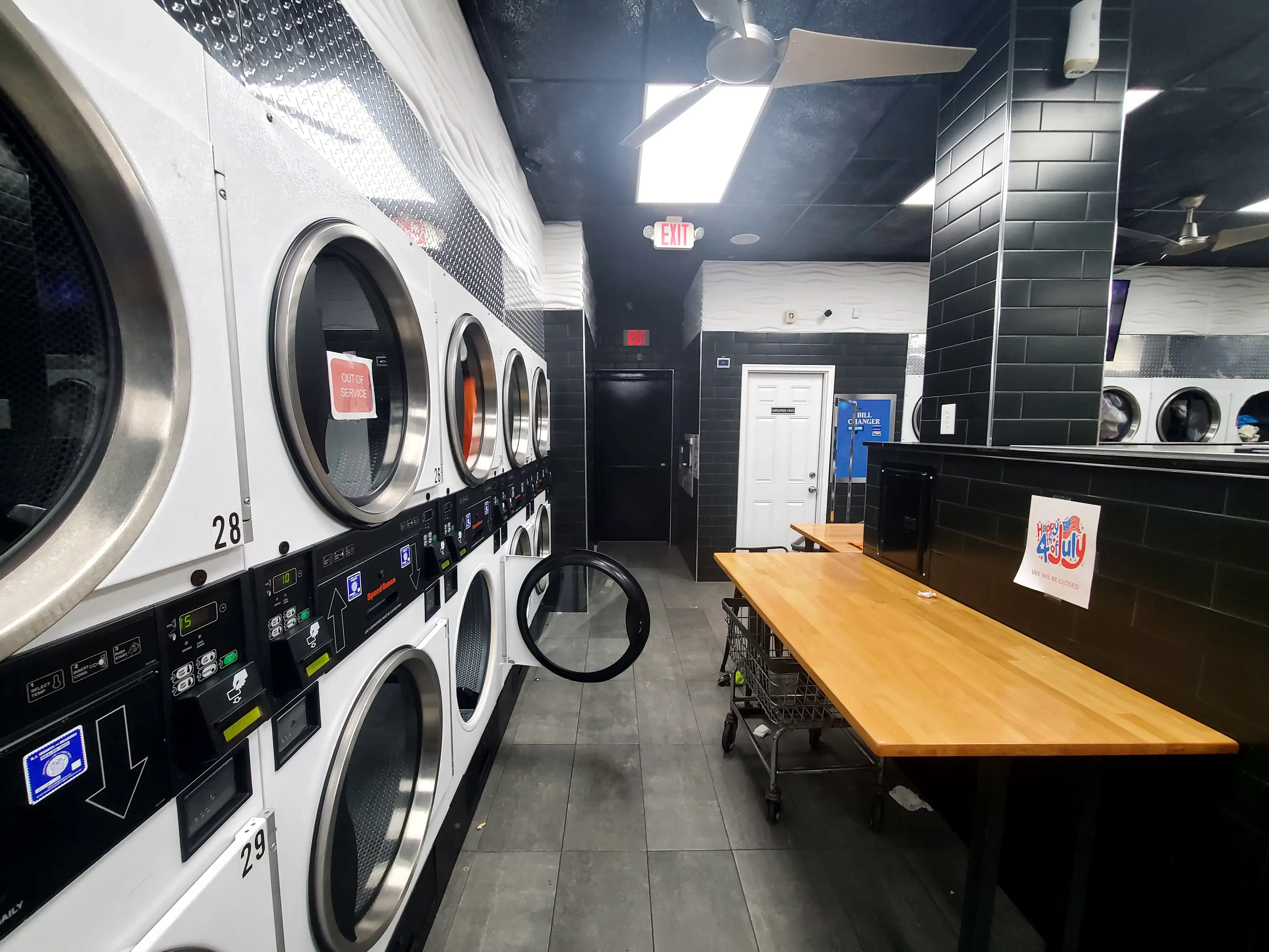 Freshwash Laundromat thumbnail 16