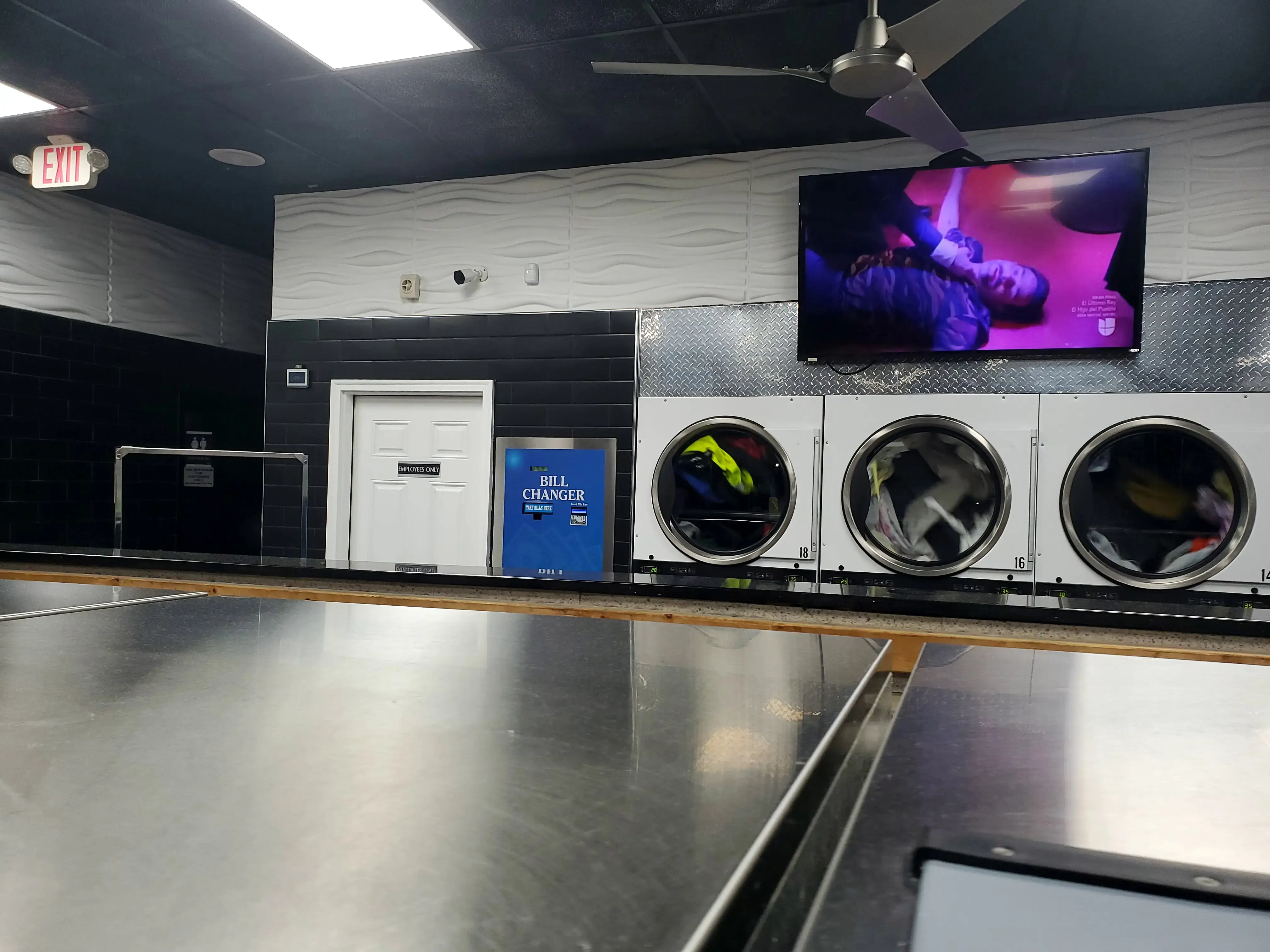 Freshwash Laundromat - Image 8