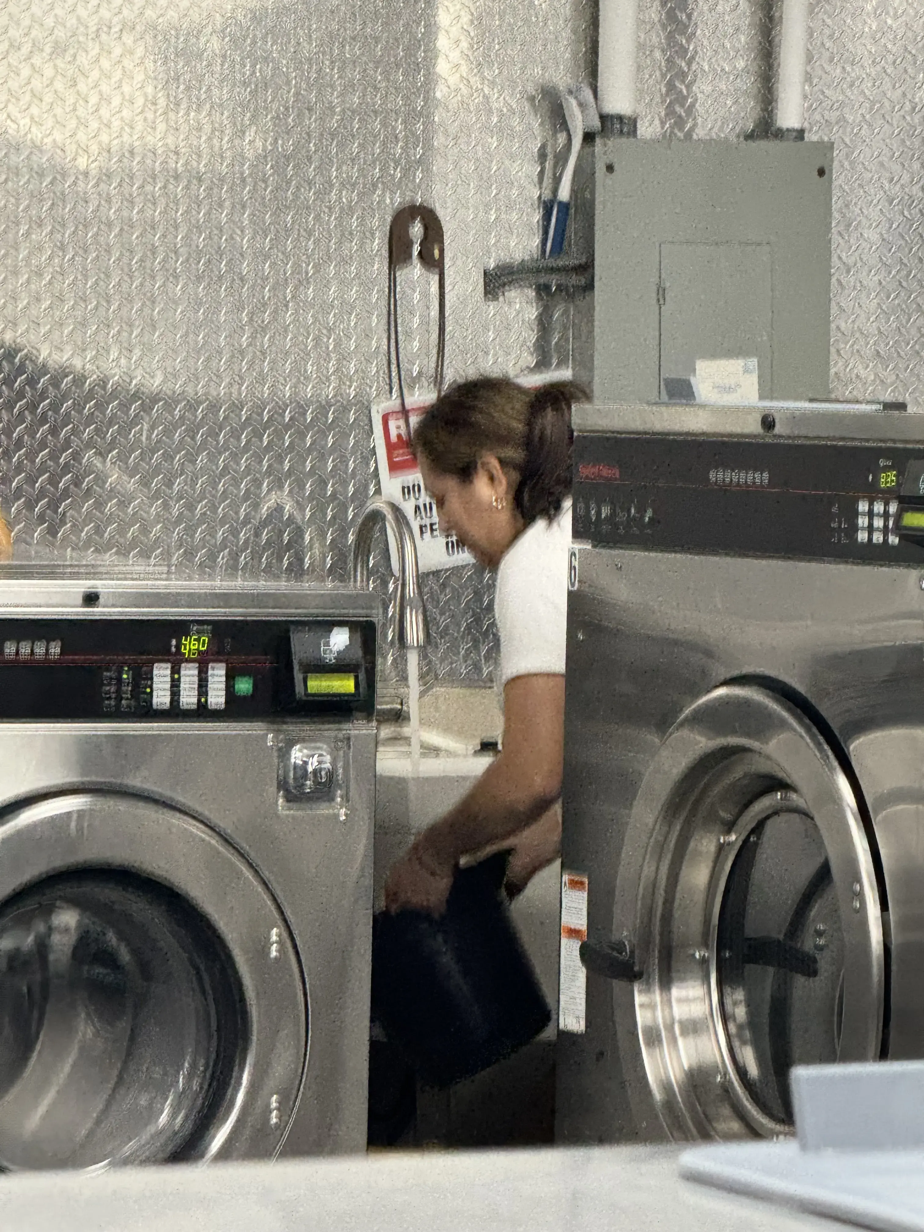 Freshwash Laundromat thumbnail 10