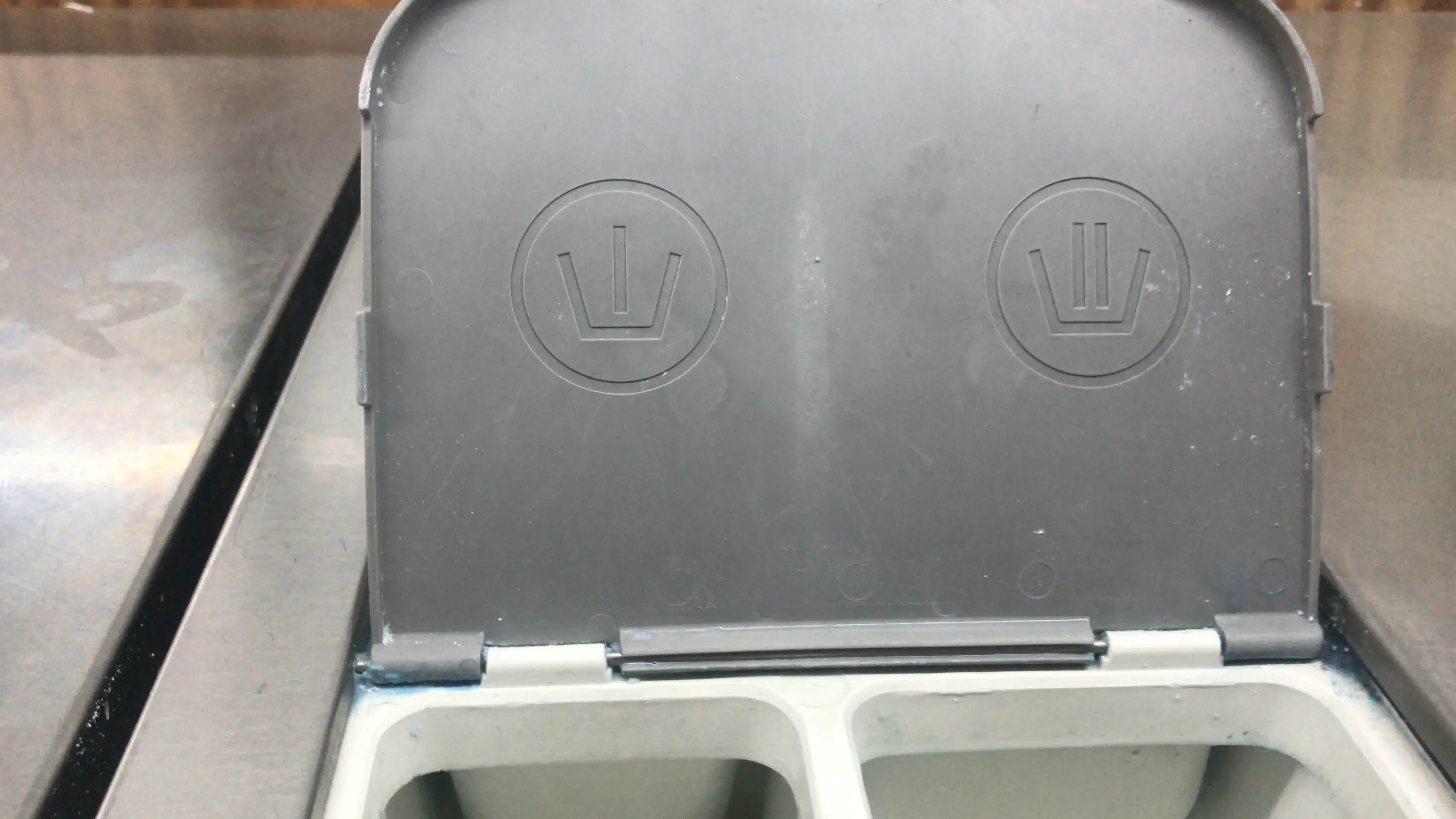 Friendly Wash Coin Laundry - Image 20
