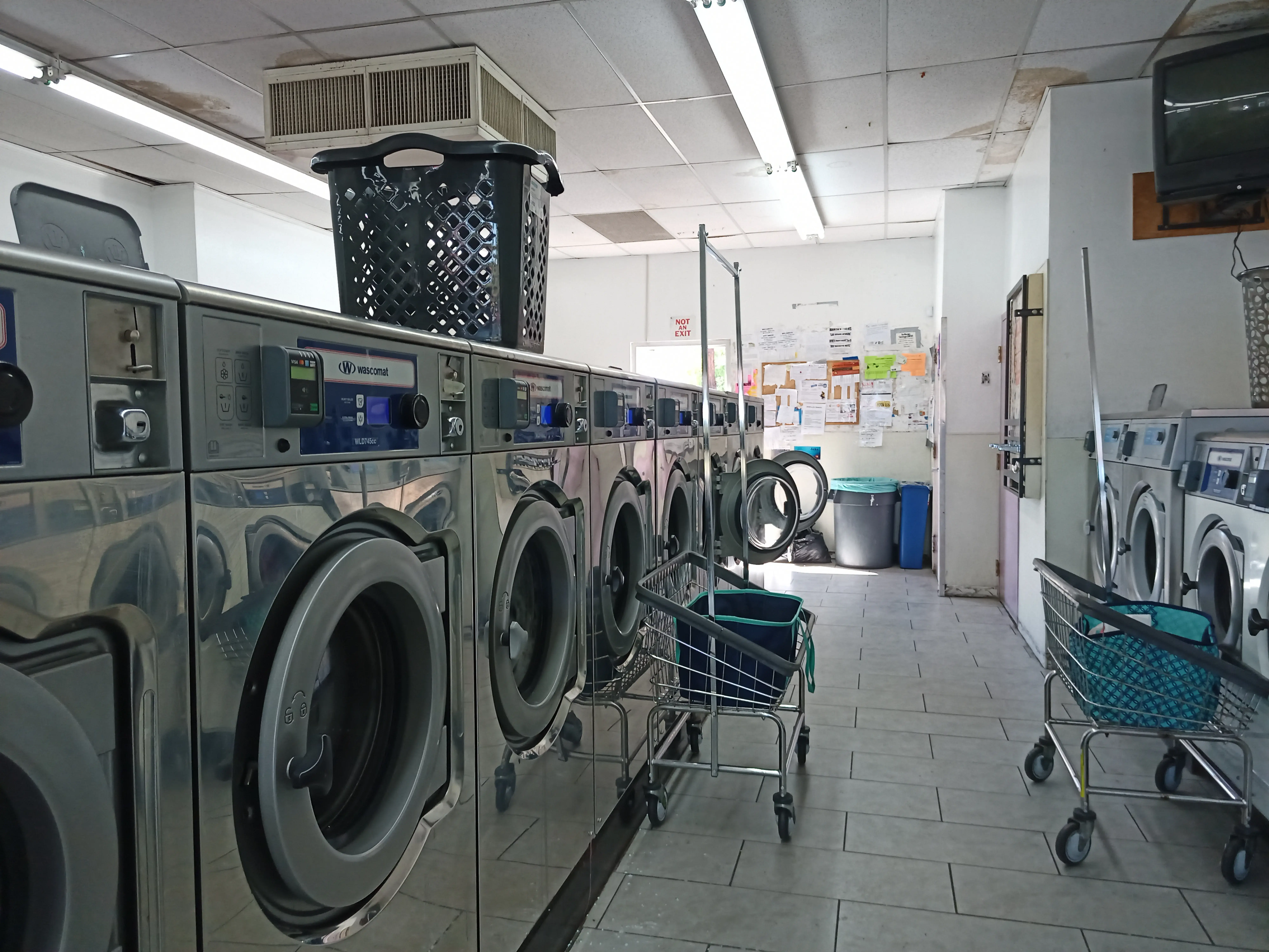 Friendly Wash Coin Laundry - Image 3