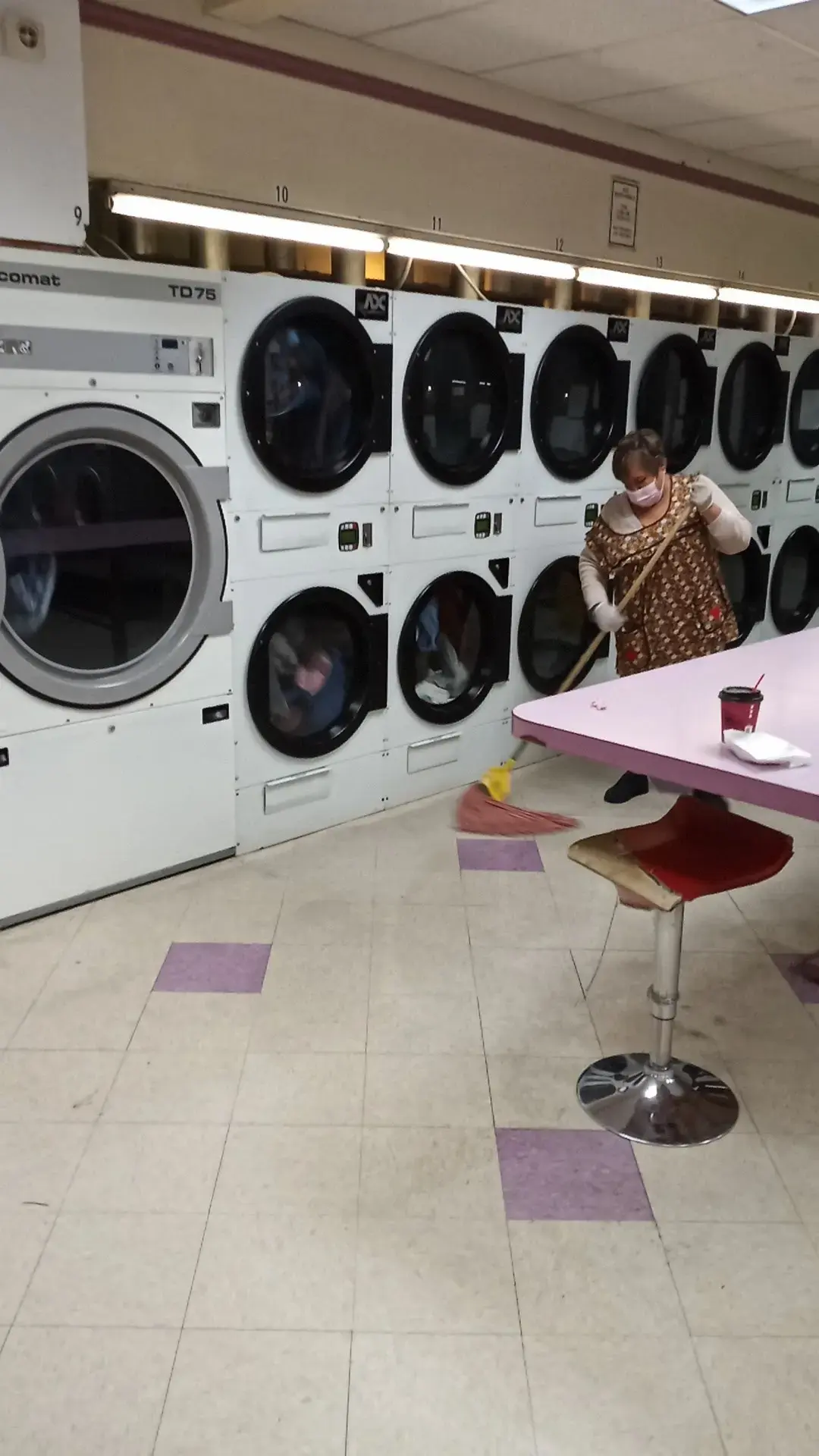 Friendly Wash Coin Laundry - Image 2